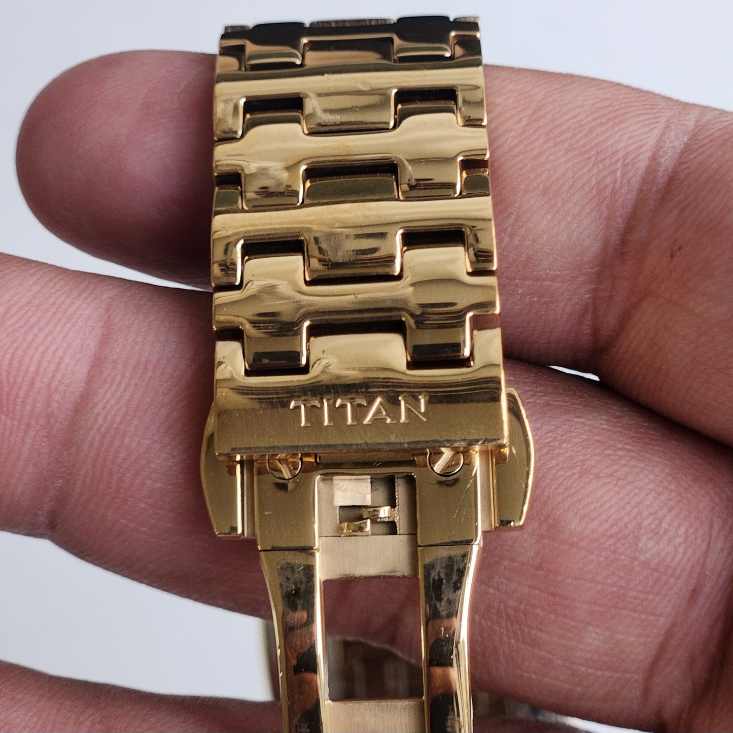 Original TITAN EDGE 1044YCE31 Barrel Golden Face 29MM Case Men's Watch G87