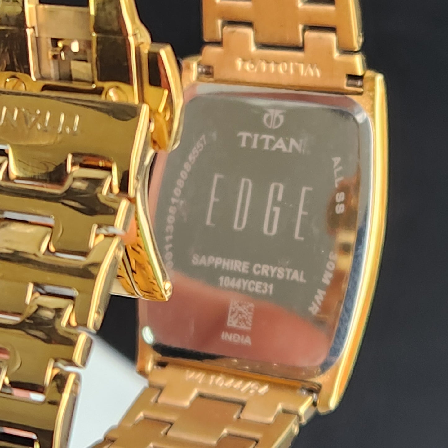 Original TITAN EDGE 1044YCE31 Barrel Golden Face 29MM Case Men's Watch G87