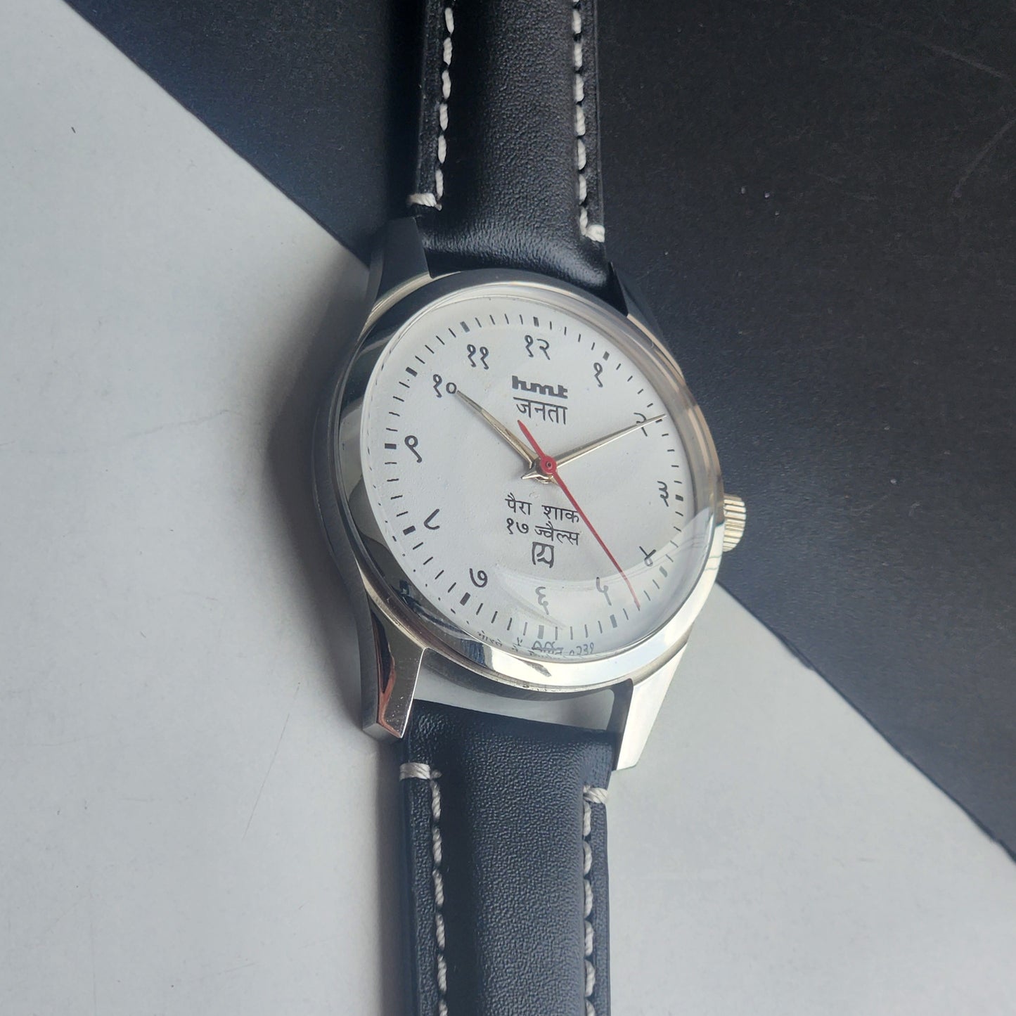 Vintage HMT Janata Devanagari Hand Winding 17 Jewels White Face 35MM Silver Case Black Leather Strap Men's Wrist Watch G64