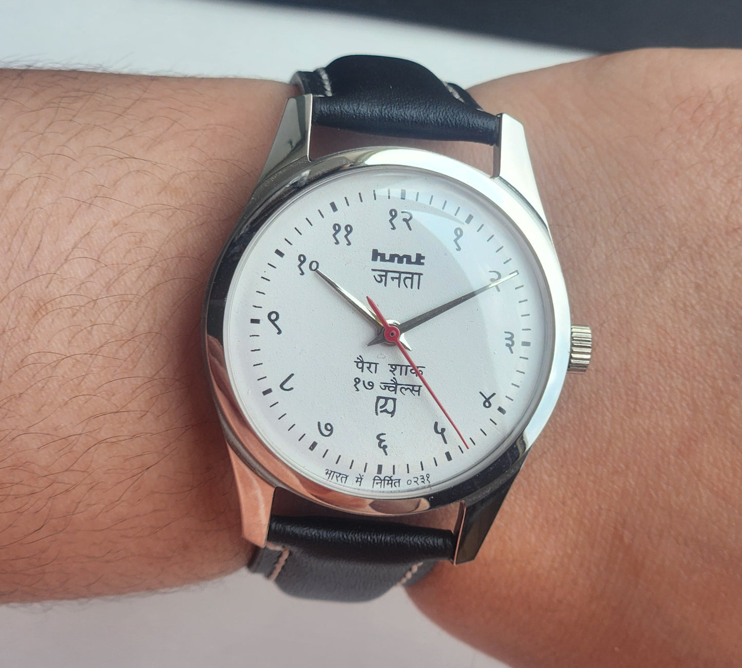 Vintage MOD HMT Janata Devanagari Hand Winding 17 Jewels White Face 35MM Silver Case Black Leather Strap Men's Wrist Watch G64