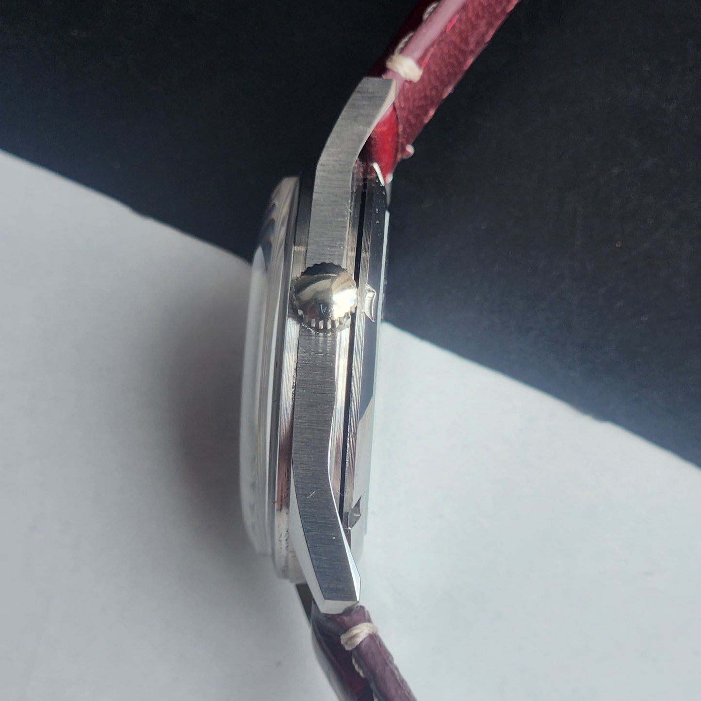 Vintage MOD HMT Janata Urdu/Arabic Hand Winding 17 Jewels Red Face 35MM Silver Case Red Leather Strap Men's Wrist Watch G69