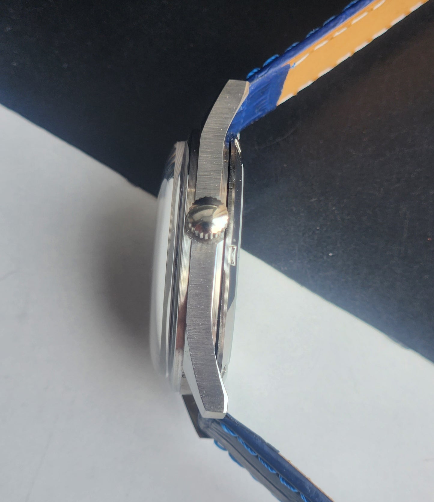 Vintage MOD HMT Janata Urdu/Arabic Hand Winding 17 Jewels Blue Face 35MM Silver Case Blue Leather Strap Men's Wrist Watch G74