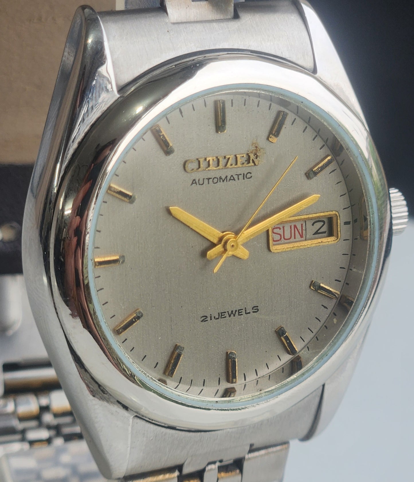 Vintage 1980 Original Citizen Automatic 8200 Grey Face 21 Jewels Day-Date Japanese Men's Wrist Watch ET15