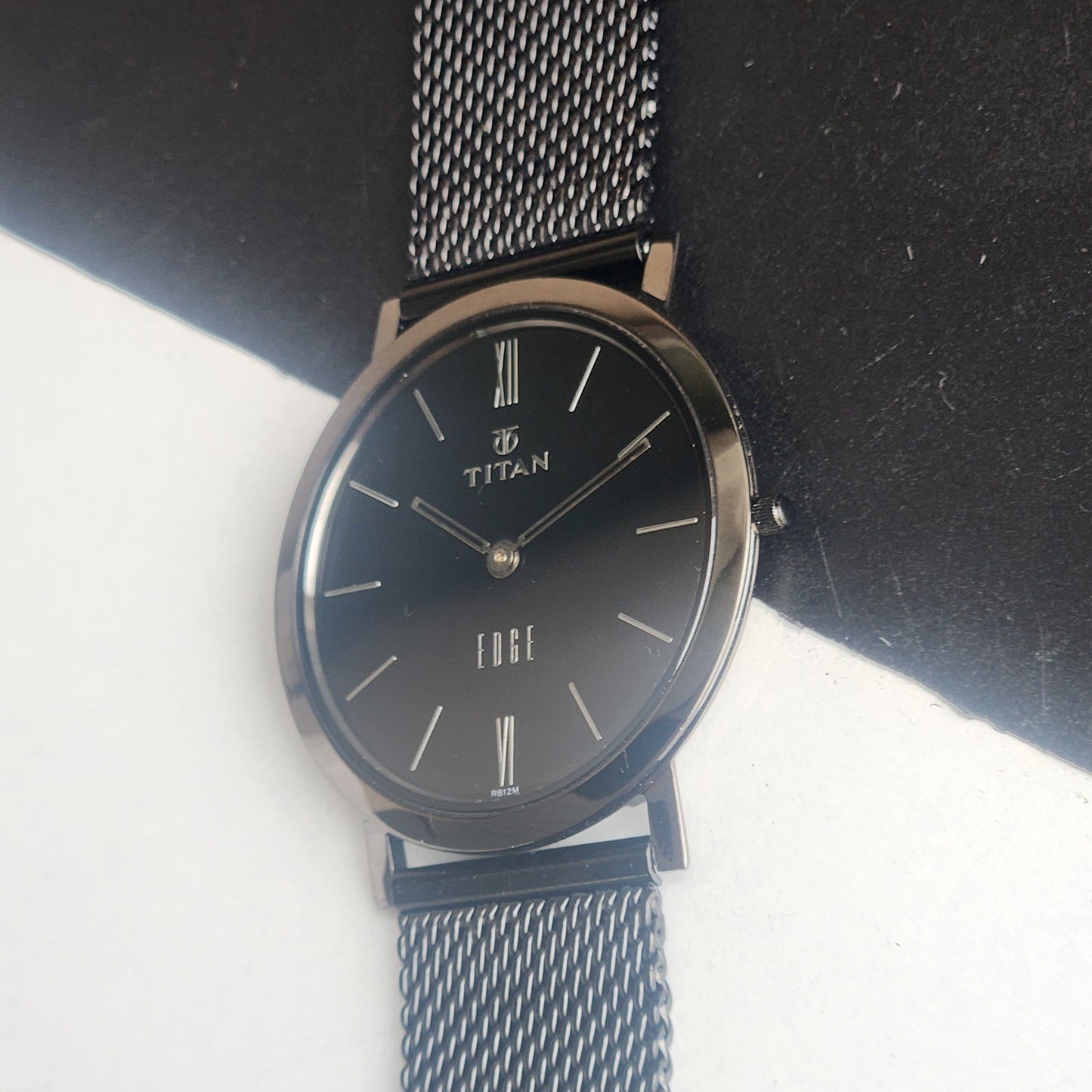 Original TITAN EDGE 679YAG31 Round Black Face 33MM Case Men's Watch G89