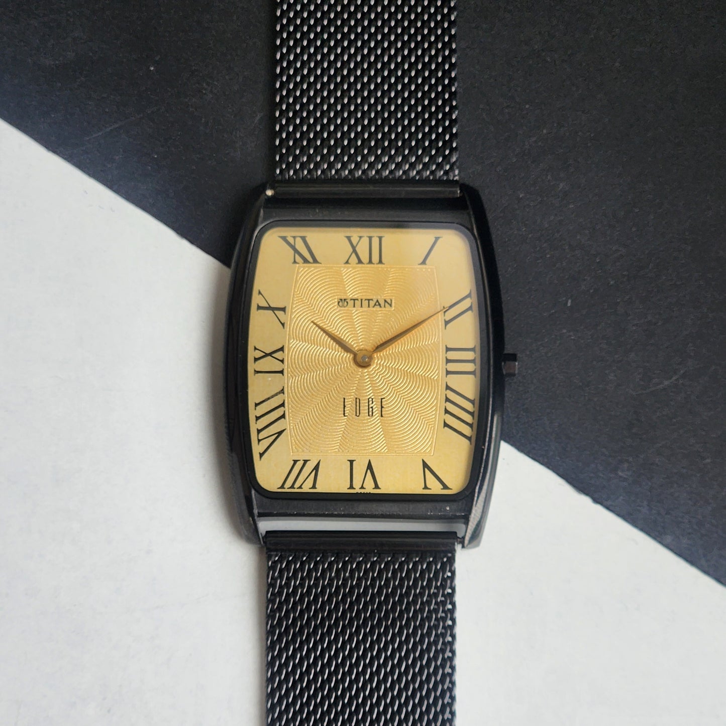 Original TITAN EDGE 1596NCA31 Barrel Golden Face 33MM Case Men's Watch G90