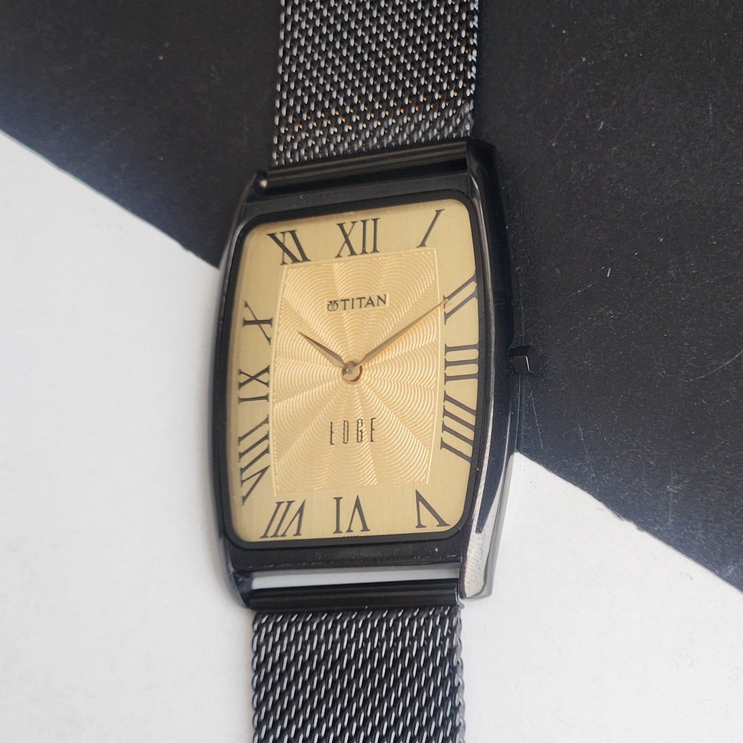 Original TITAN EDGE 1596NCA31 Barrel Golden Face 33MM Case Men's Watch G90