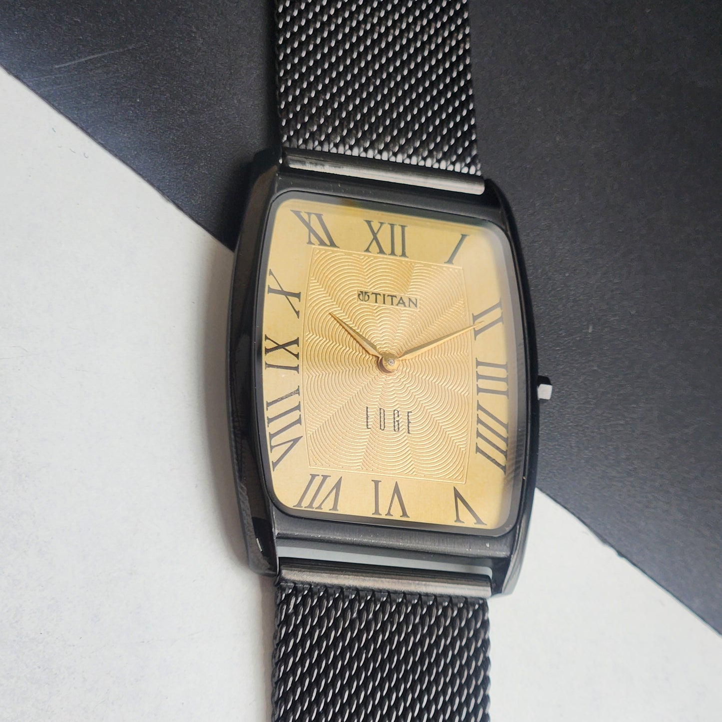 Original TITAN EDGE 1596NCA31 Barrel Golden Face 33MM Case Men's Watch G90