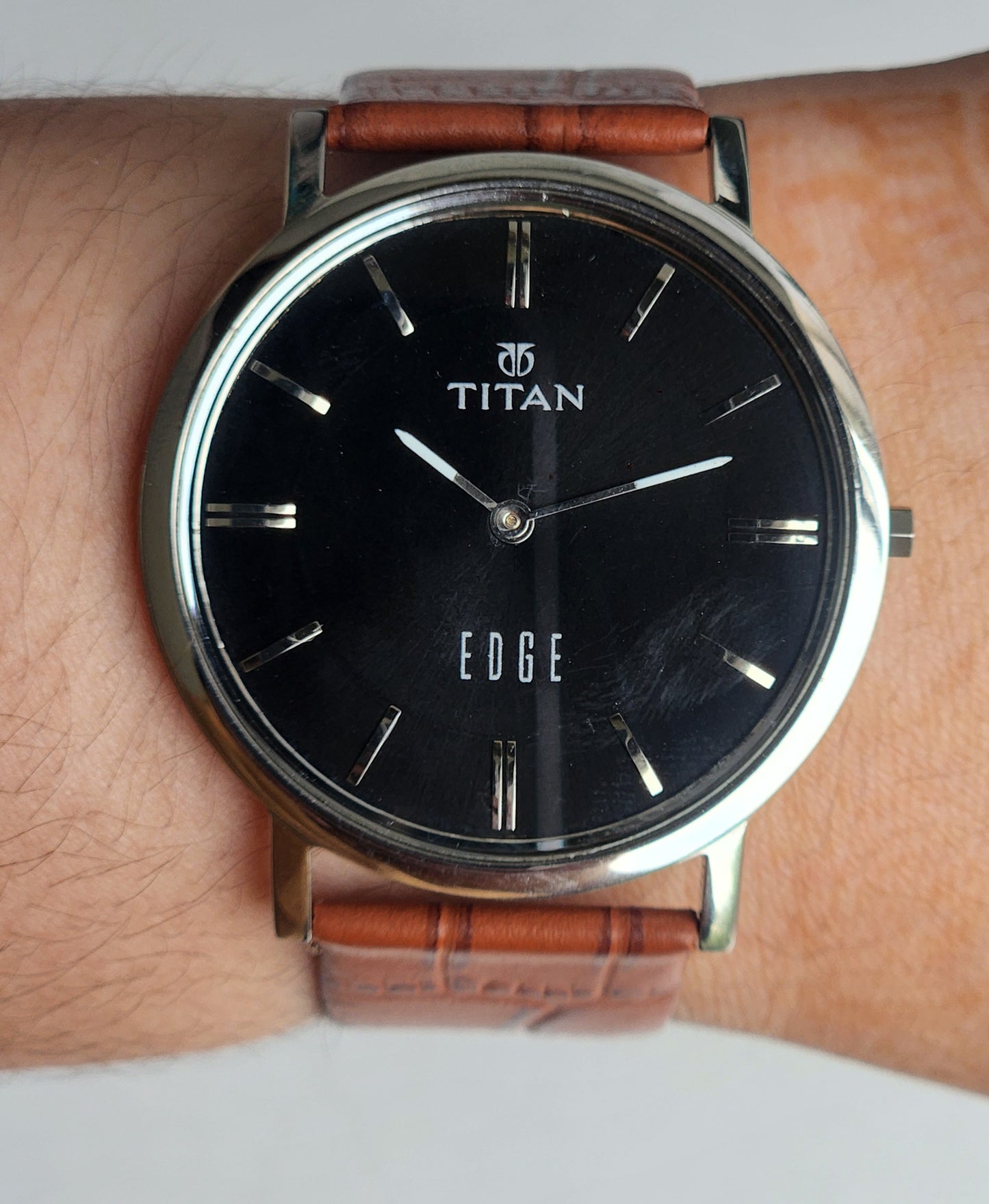 Original TITAN EDGE 1595WAB32 Round Black Face 38MM Case Men's Watch G92