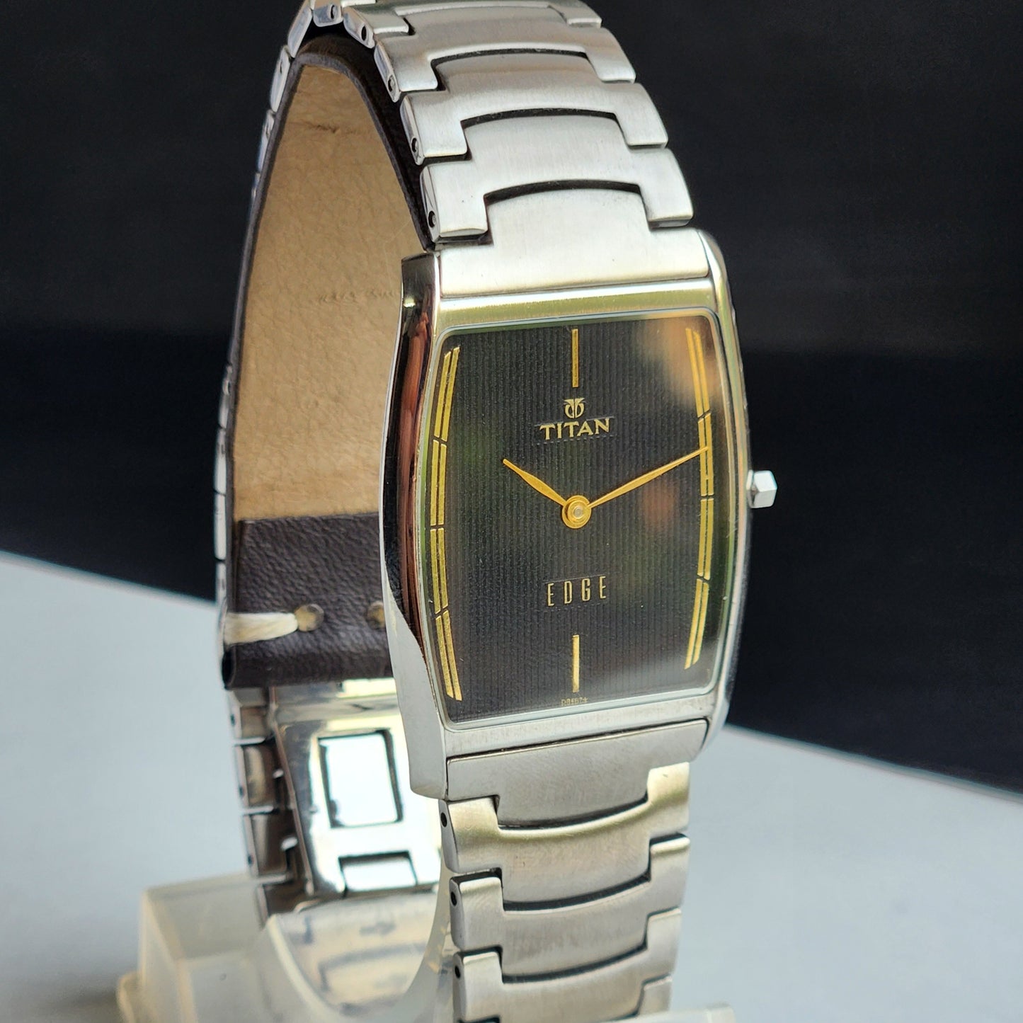 Original TITAN EDGE 1044YCE31 Barrel Black Face 38MM Case Men's Watch G98