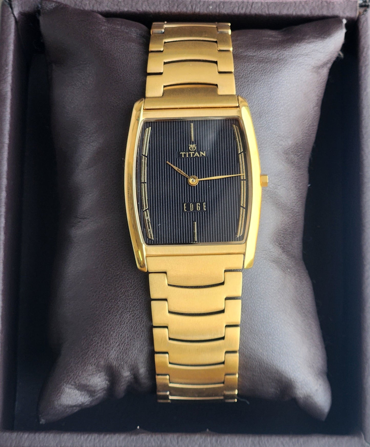 Original TITAN EDGE 1044YCE31 Barrel Black Face 30MM Case Men's Watch H02