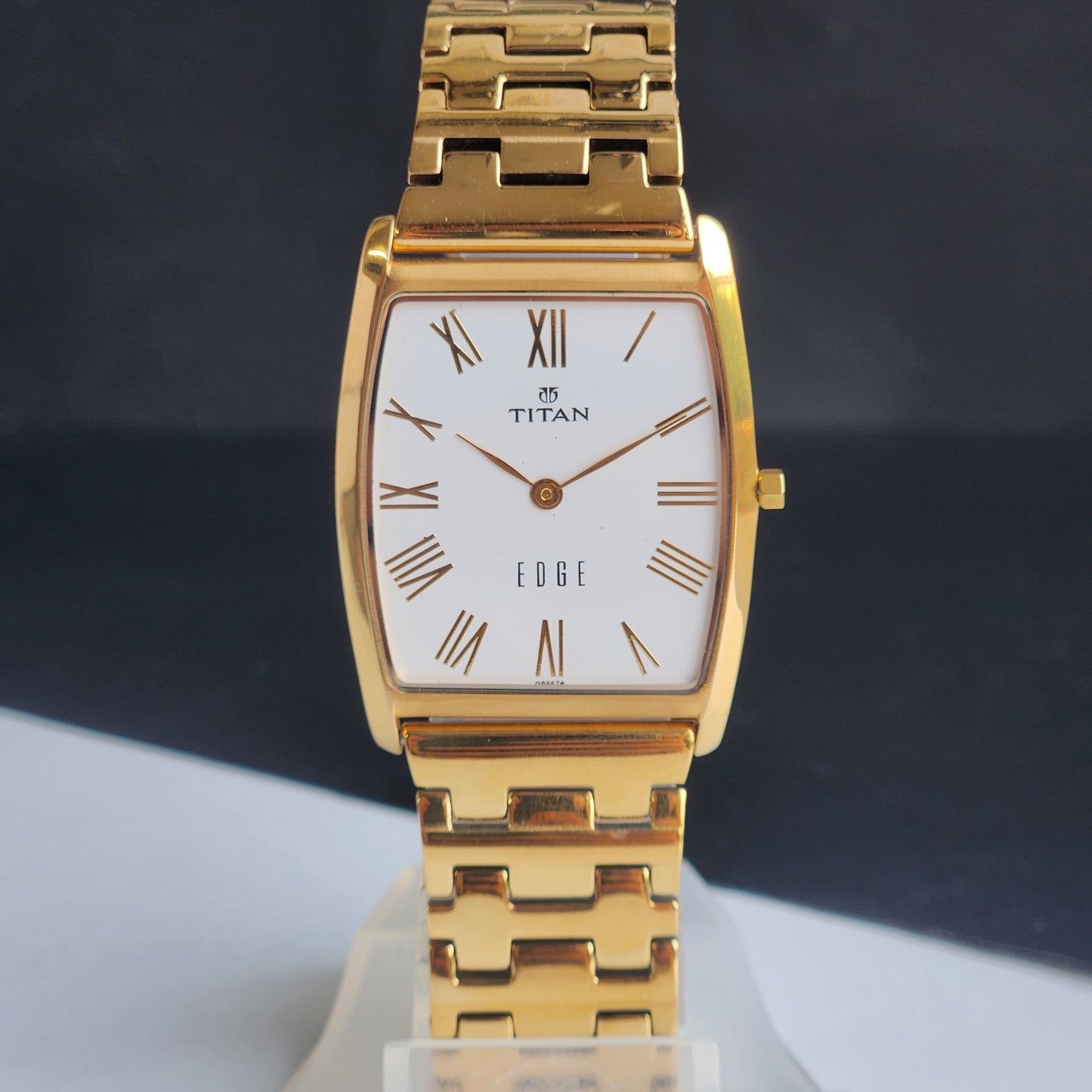 Original TITAN EDGE 1044YCE31 Barrel White Face 30MM Case Men's Watch H03