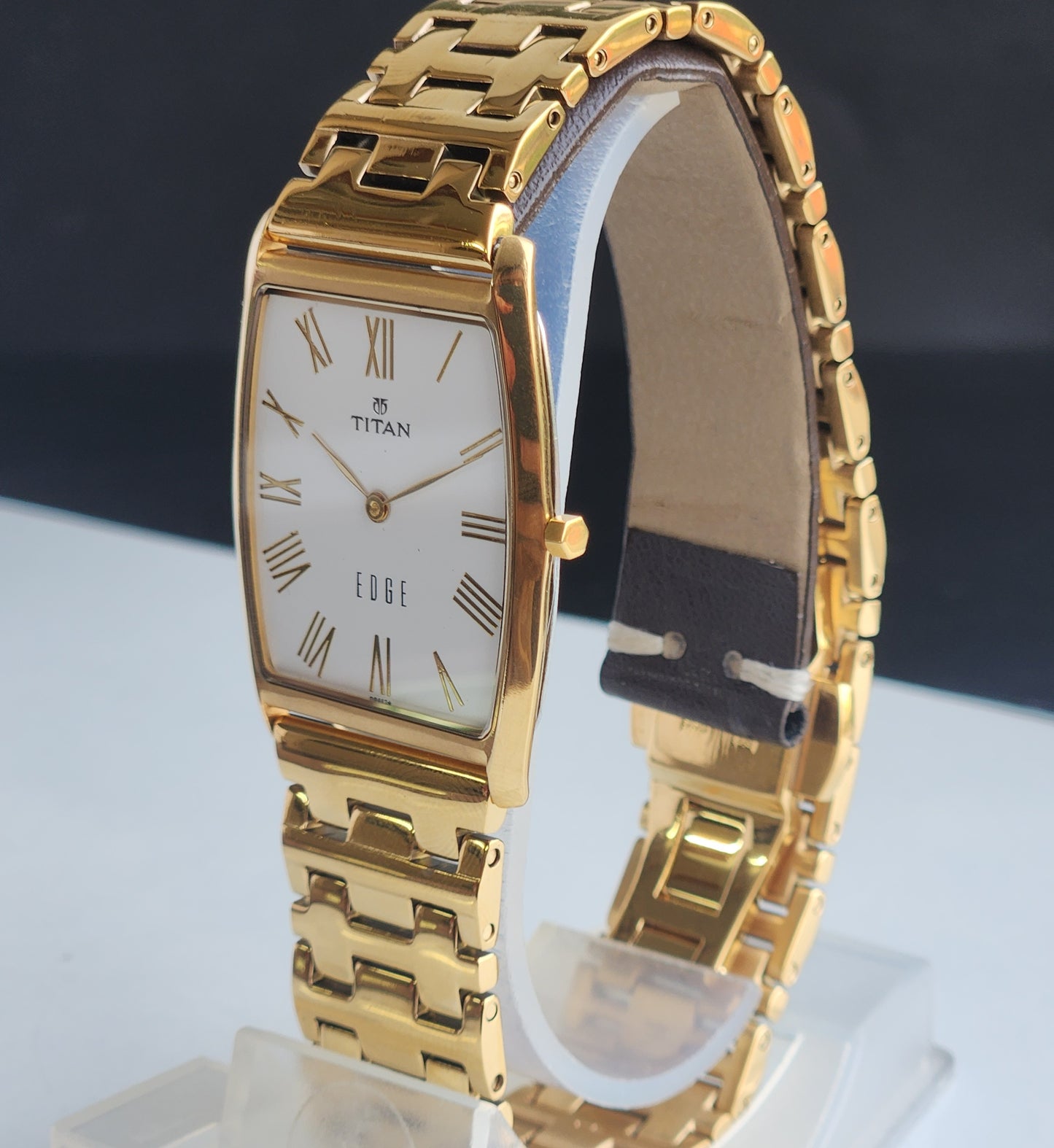 Original TITAN EDGE 1044YCE31 Barrel White Face 30MM Case Men's Watch H03