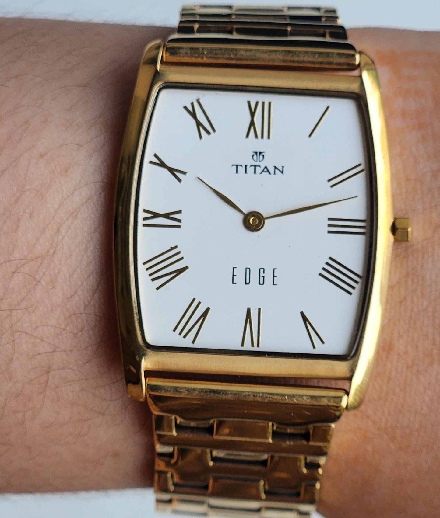 Original TITAN EDGE 1044YCE31 Barrel White Face 30MM Case Men's Watch H03