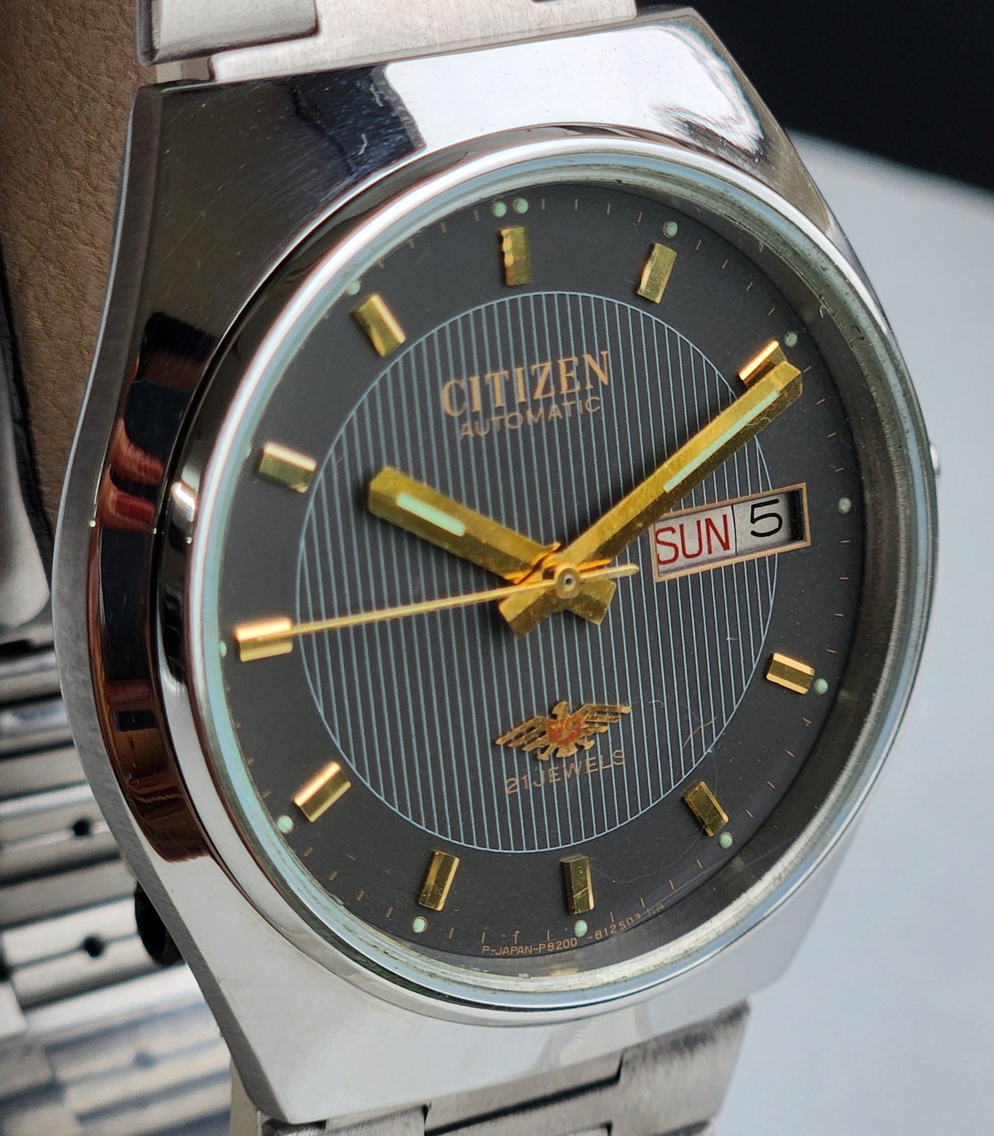 Vintage 1987 Original Citizen Automatic 8200 Grey Face 21 Jewels Day-Date Japanese Men's Wrist Watch ET16