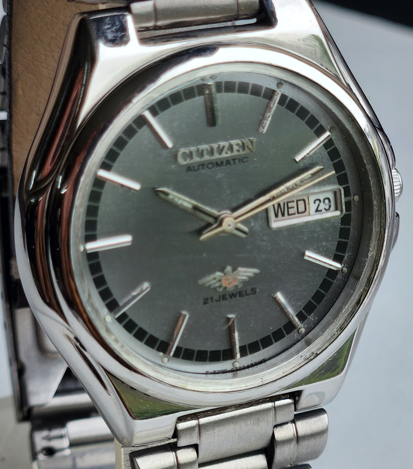 Vintage 1981 Original Citizen Automatic 8200 Grey Face 21 Jewels Day-Date Japanese Men's Wrist Watch ET22