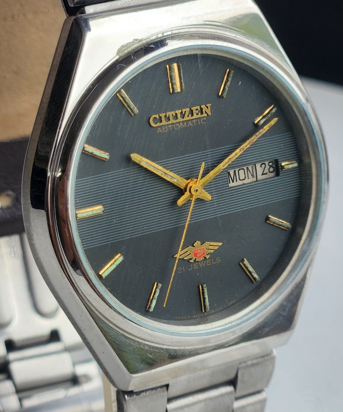 Vintage 1989 Original Citizen Automatic 8200 Grey Face 21 Jewels Day-Date Japanese Men's Wrist Watch ET32