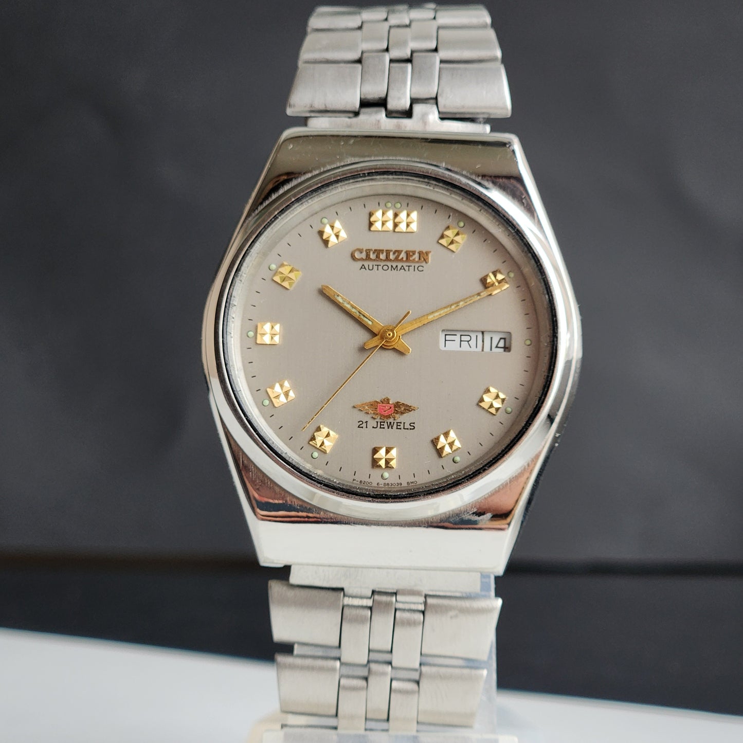 Vintage 1983 Original Citizen Automatic 8200 Grey Face 21 Jewels Day-Date Japanese Men's Wrist Watch ET37