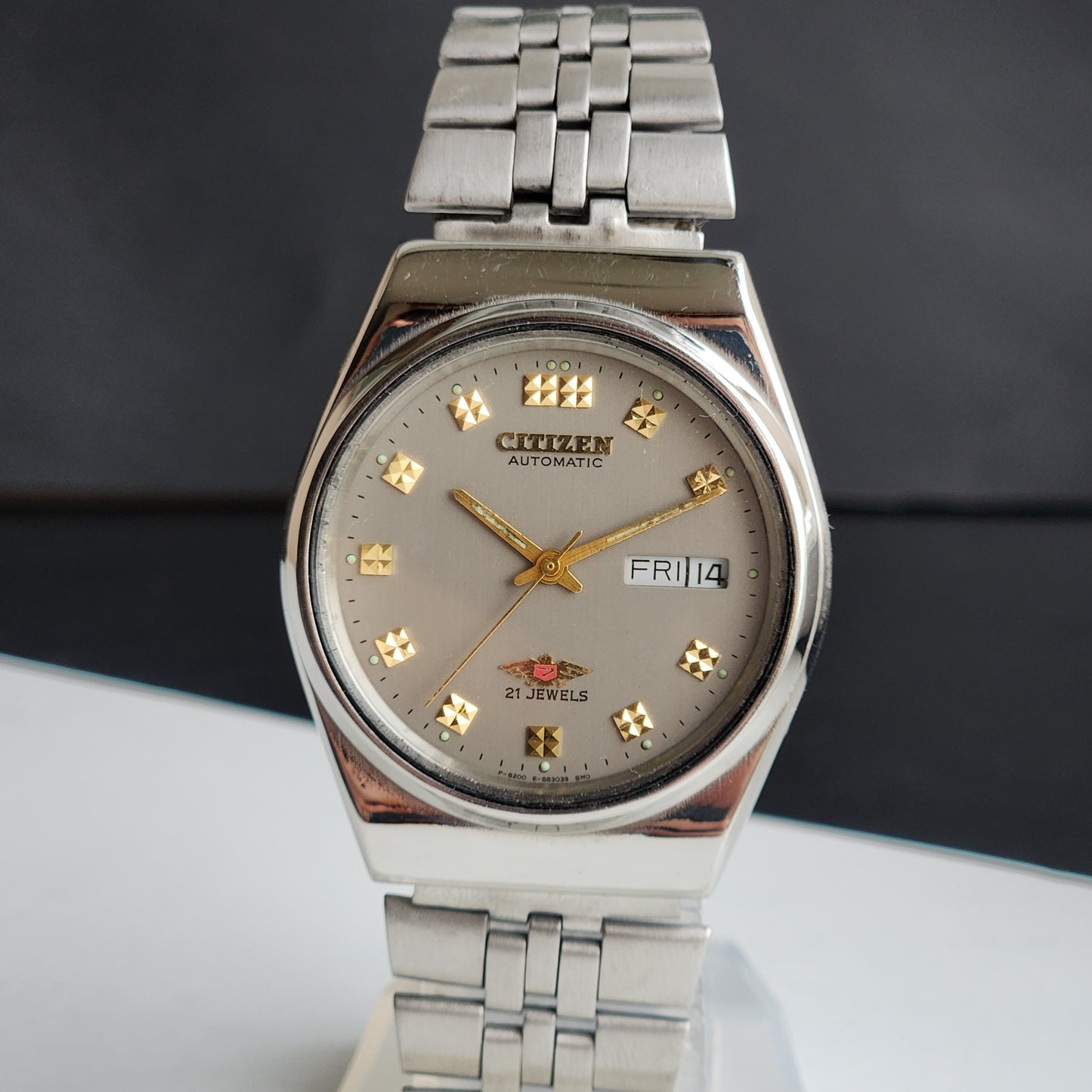 Vintage 1983 Original Citizen Automatic 8200 Grey Face 21 Jewels Day-Date Japanese Men's Wrist Watch ET37
