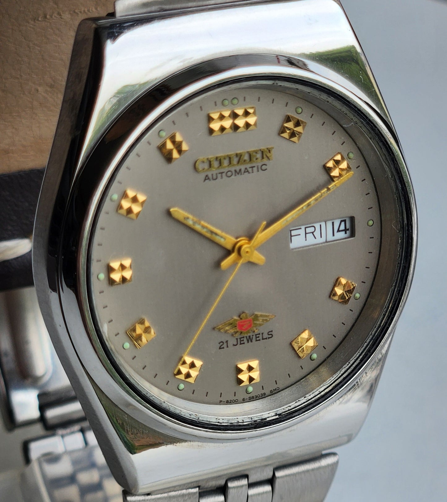 Vintage 1983 Original Citizen Automatic 8200 Grey Face 21 Jewels Day-Date Japanese Men's Wrist Watch ET37