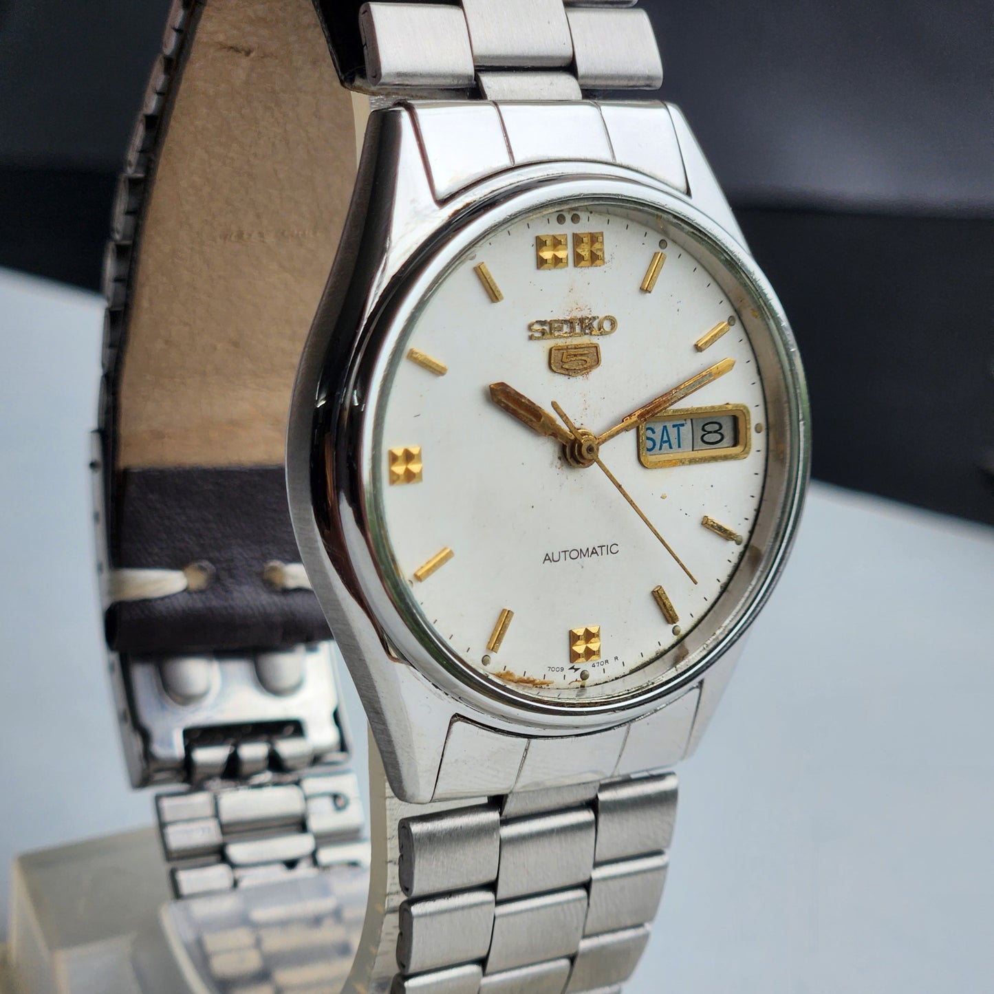 Vintage 1995 Original Seiko 5 Automatic 7009-8920 White Face 17 Jewels Day-Date Japanese Men's Wrist Watch ET49
