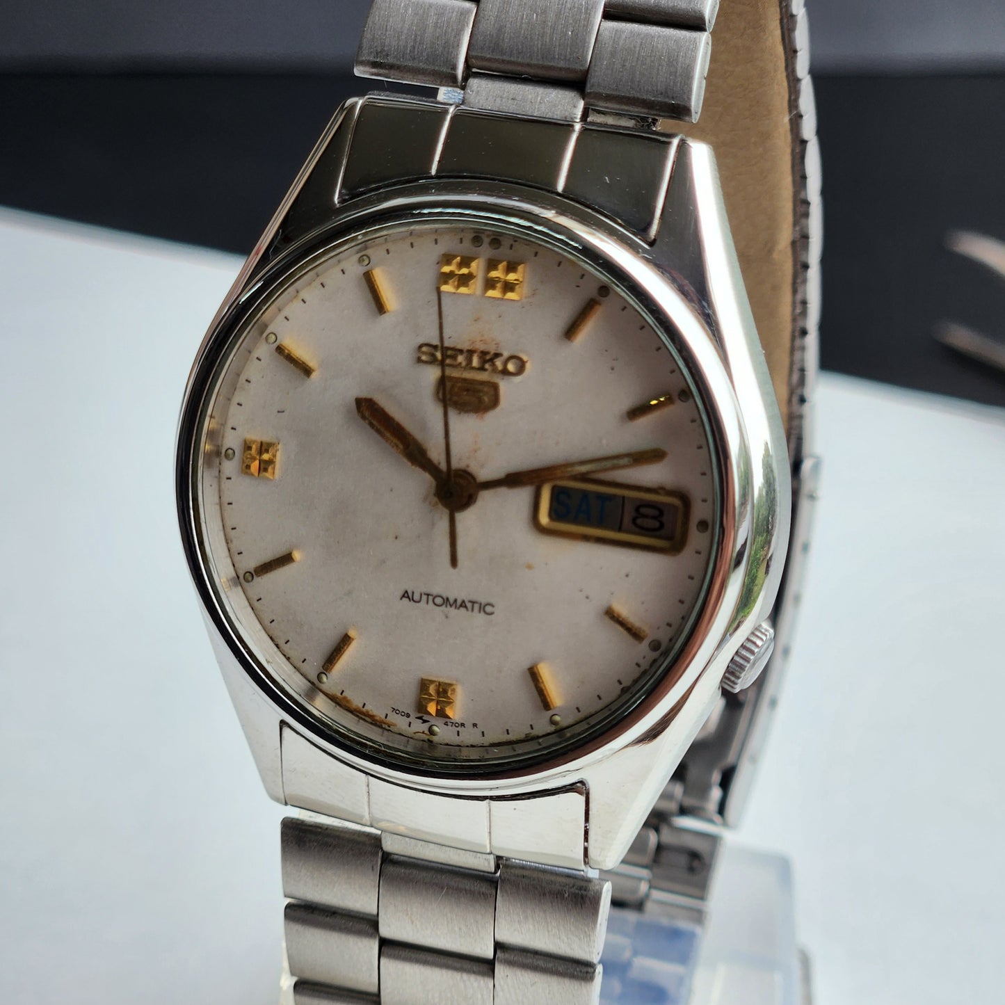 Vintage 1995 Original Seiko 5 Automatic 7009-8920 White Face 17 Jewels Day-Date Japanese Men's Wrist Watch ET49