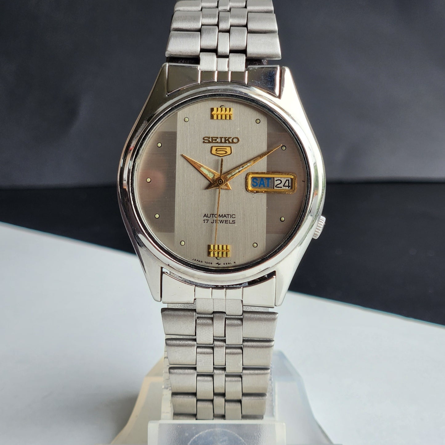 Vintage 1979 Original Seiko 5 Automatic 7009-876J Grey Face 17 Jewels Day-Date Japanese Men's Wrist Watch ET51