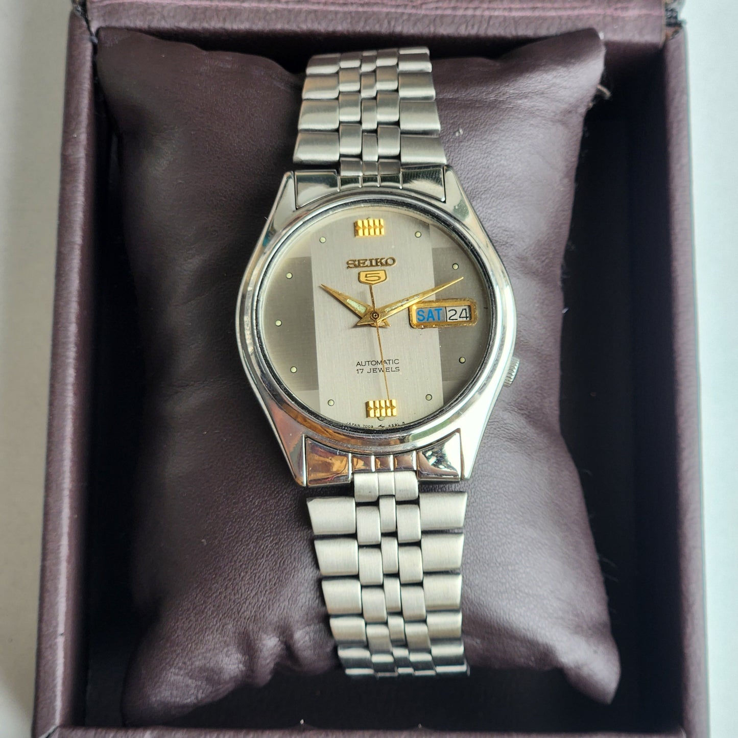 Vintage 1979 Original Seiko 5 Automatic 7009-876J Grey Face 17 Jewels Day-Date Japanese Men's Wrist Watch ET51