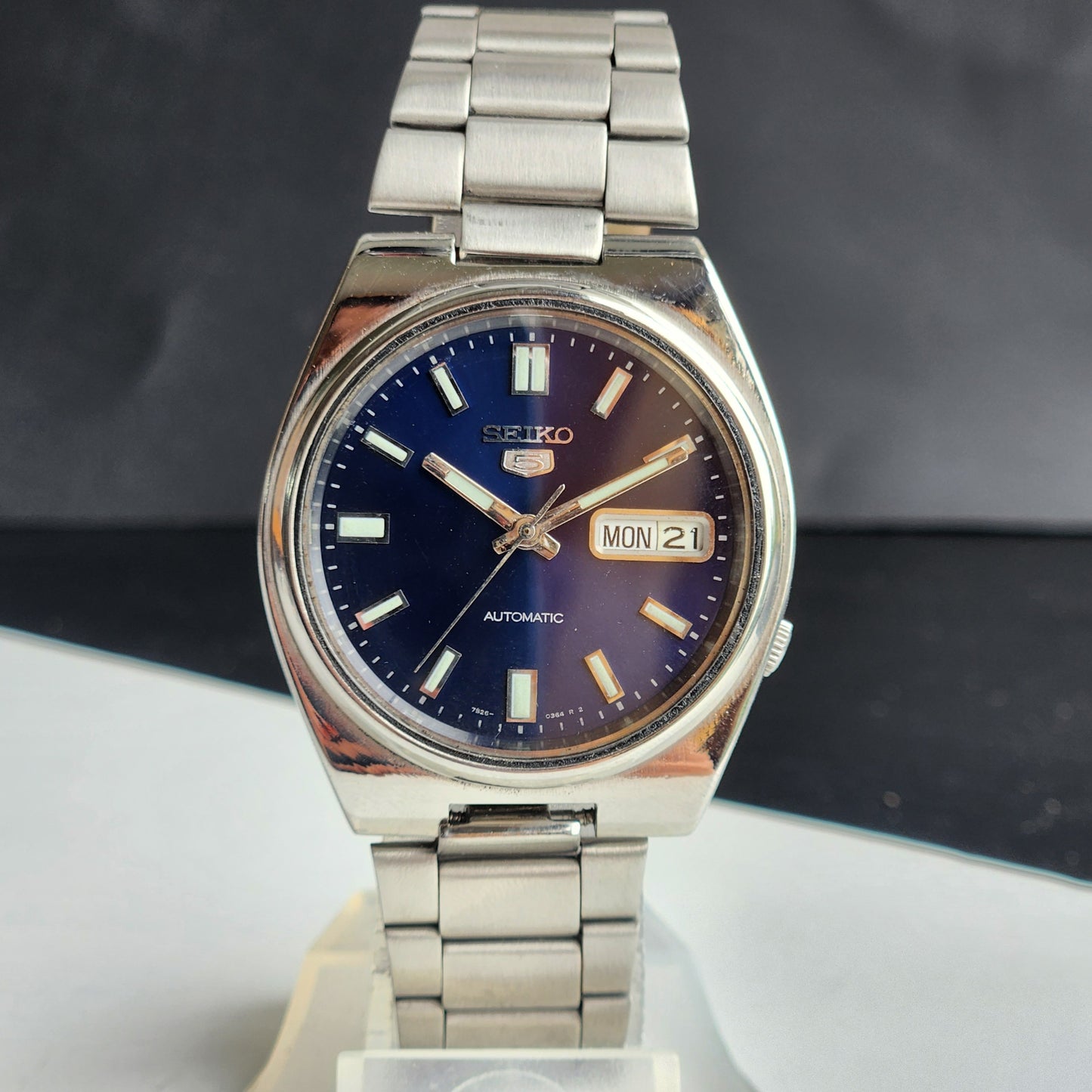 Vintage 1996 Original Seiko 5 Automatic 7S26-3040 Blue Face 21 Jewels Day-Date Japanese Men's Wrist Watch ET57