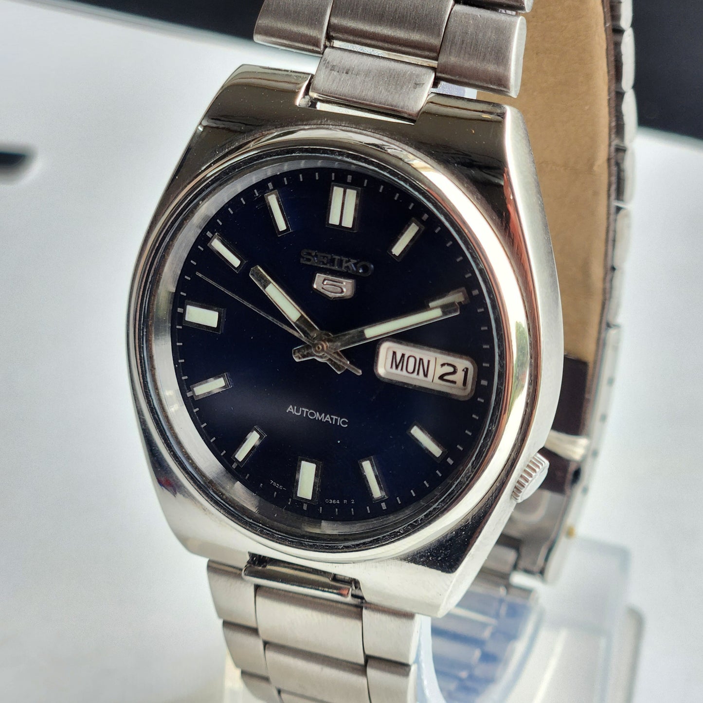 Vintage 1996 Original Seiko 5 Automatic 7S26-3040 Blue Face 21 Jewels Day-Date Japanese Men's Wrist Watch ET57