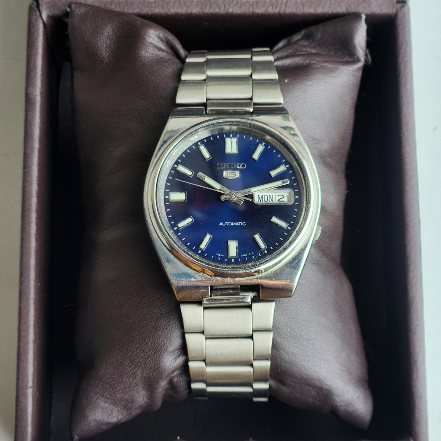 Vintage 1996 Original Seiko 5 Automatic 7S26-3040 Blue Face 21 Jewels Day-Date Japanese Men's Wrist Watch ET57