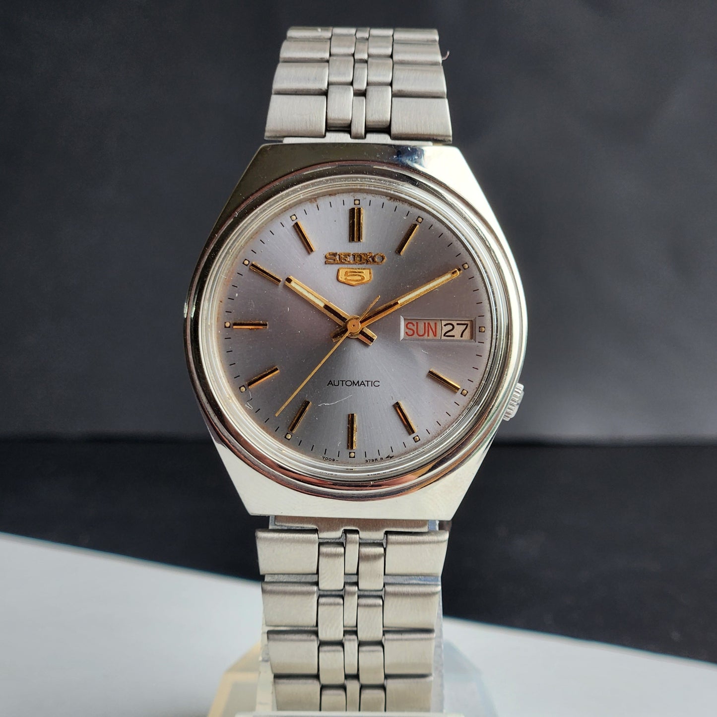 Vintage 1985 Original Seiko 5 Automatic 7009-3030 Grey Face 17 Jewels Day-Date Japanese Men's Wrist Watch ET58