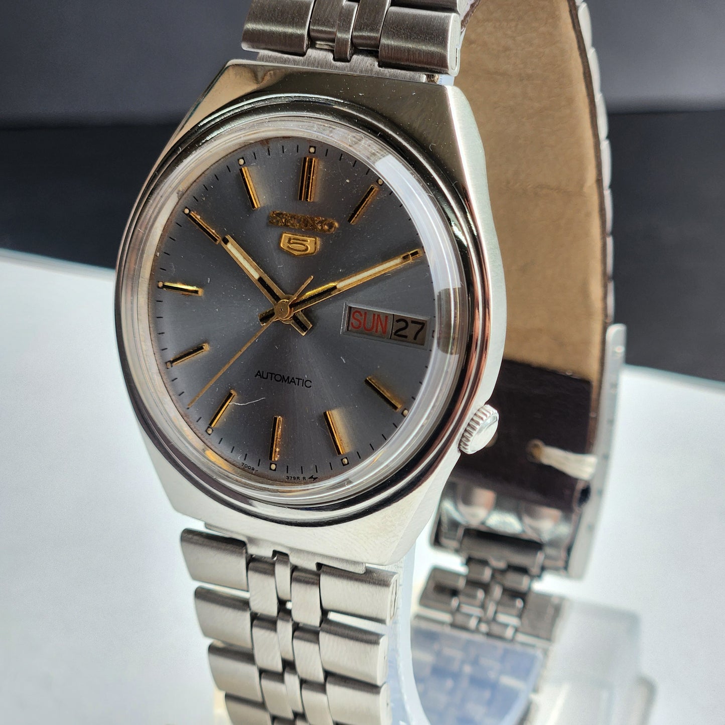 Vintage 1985 Original Seiko 5 Automatic 7009-3030 Grey Face 17 Jewels Day-Date Japanese Men's Wrist Watch ET58