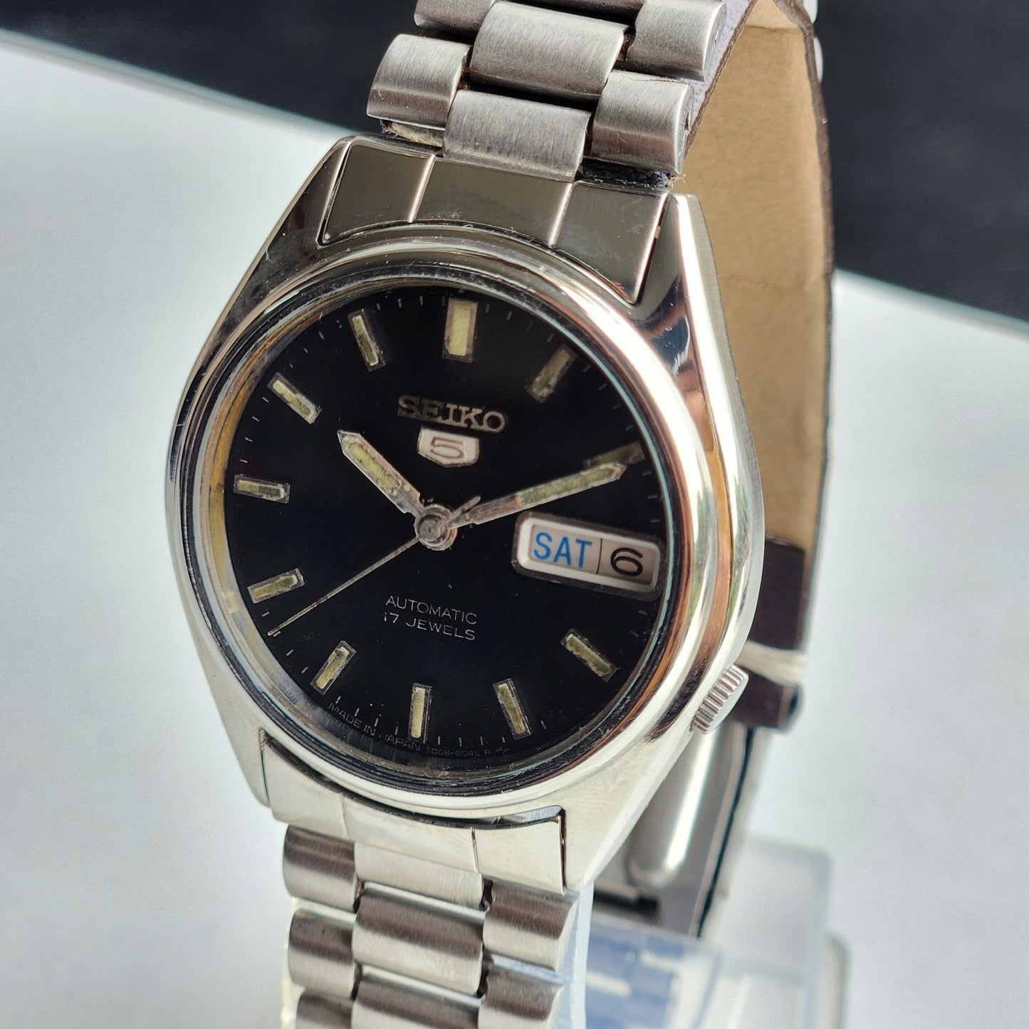 Vintage 1980 Original Seiko 5 Automatic 7009-6001 Black Face 17 Jewels Day-Date Japanese Men's Wrist Watch ET60