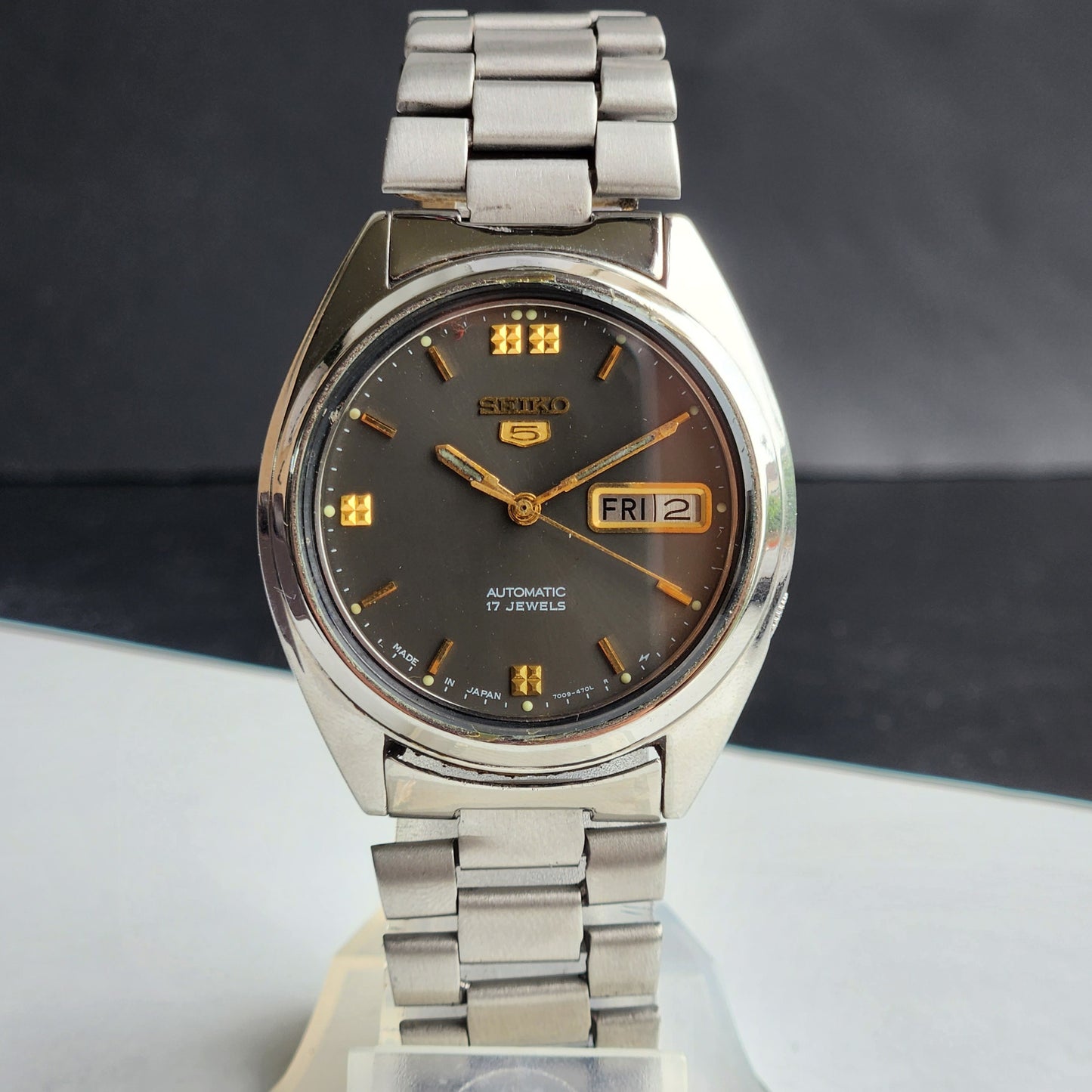 Vintage 1983 Original Seiko 5 Automatic 7009-3041 Grey Face 17 Jewels Day-Date Japanese Men's Wrist Watch ET62