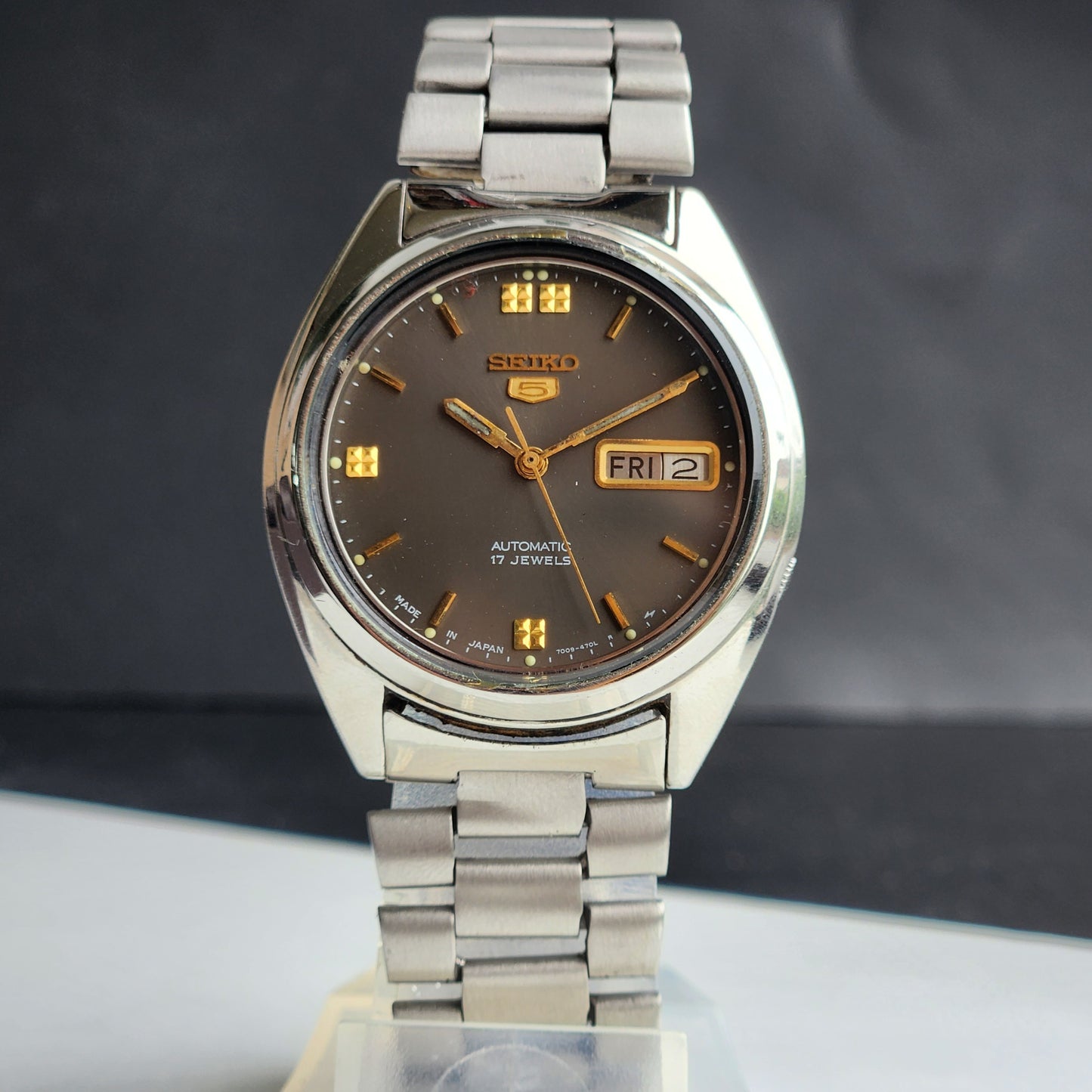 Vintage 1983 Original Seiko 5 Automatic 7009-3041 Grey Face 17 Jewels Day-Date Japanese Men's Wrist Watch ET62
