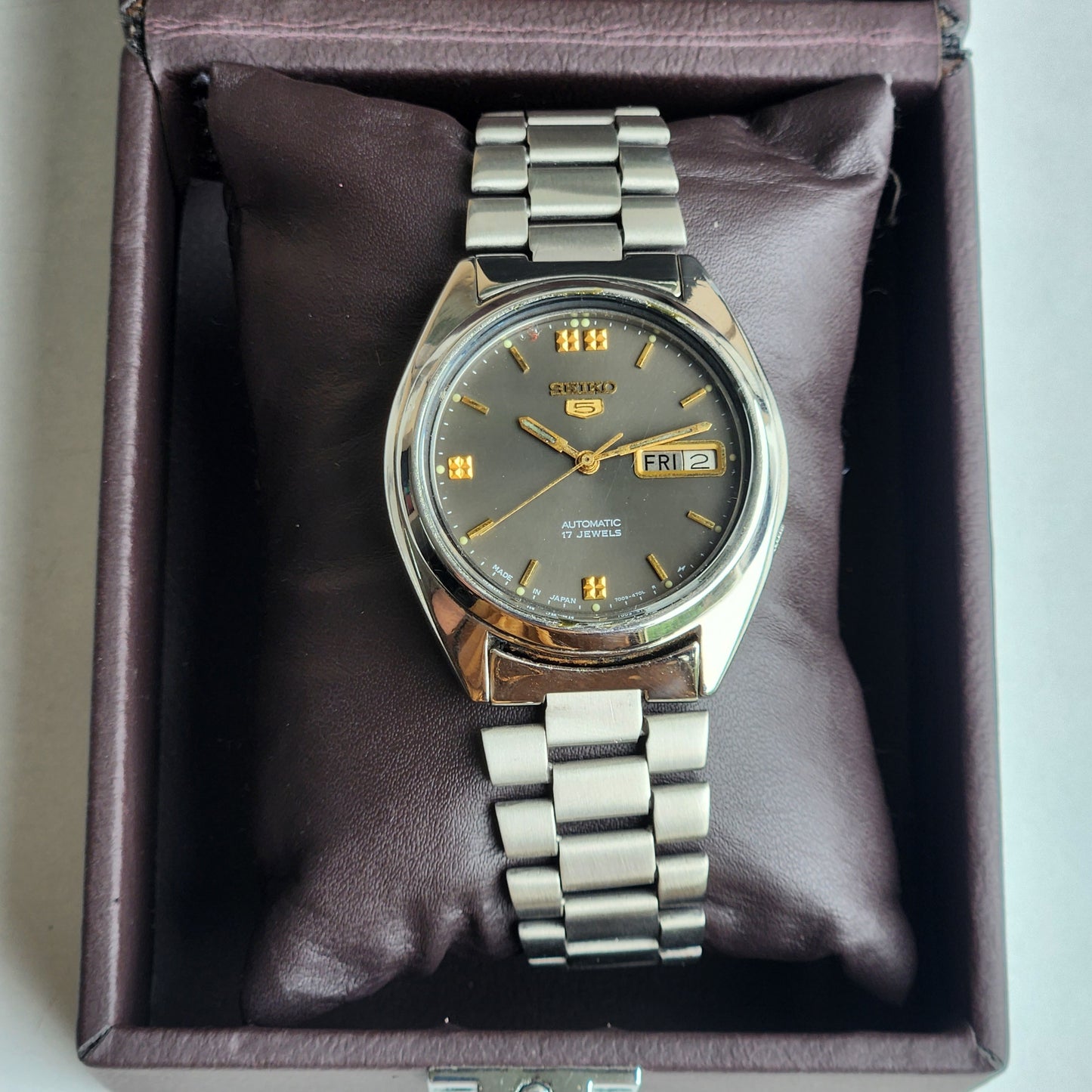 Vintage 1983 Original Seiko 5 Automatic 7009-3041 Grey Face 17 Jewels Day-Date Japanese Men's Wrist Watch ET62