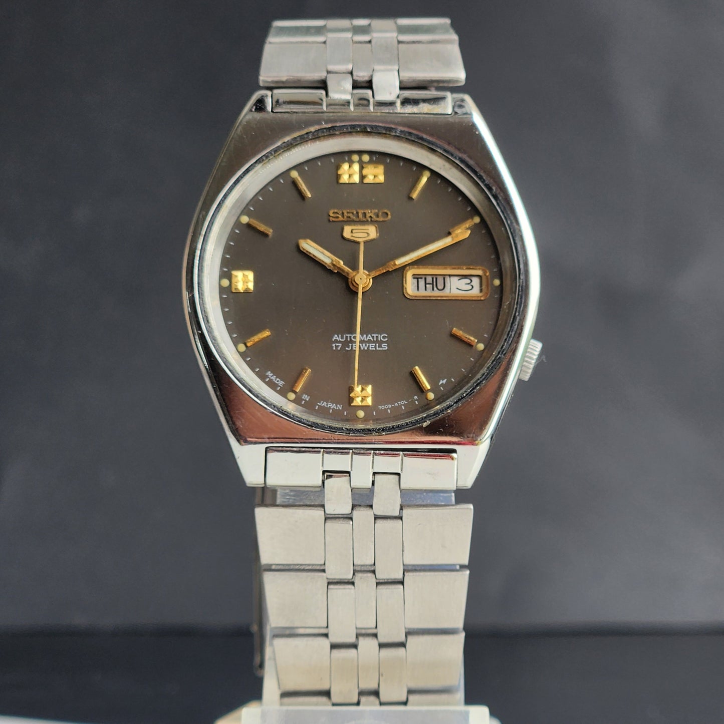 Vintage 1979 Original Seiko 5 Automatic 7009-821J Grey Face 17 Jewels Day-Date Japanese Men's Wrist Watch ET64