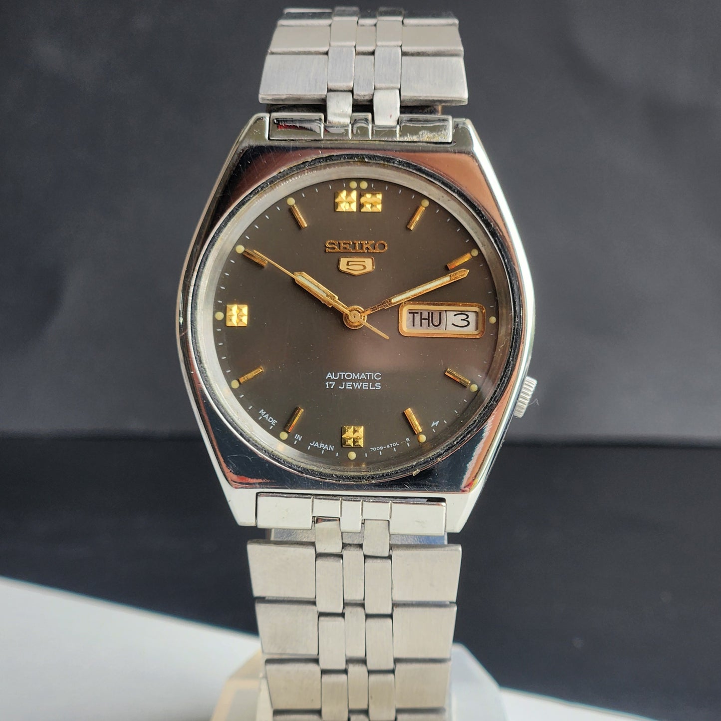 Vintage 1979 Original Seiko 5 Automatic 7009-821J Grey Face 17 Jewels Day-Date Japanese Men's Wrist Watch ET64