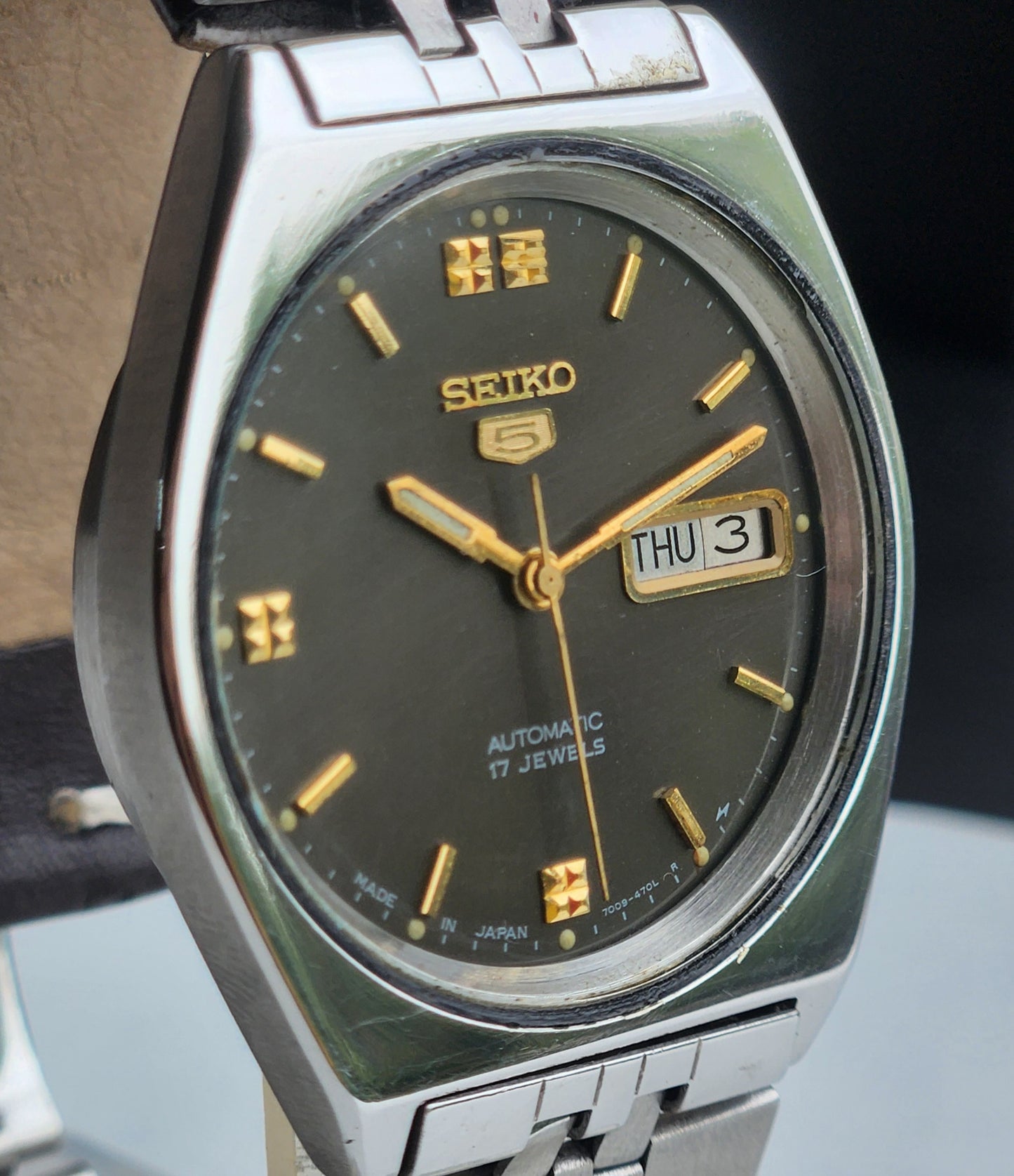 Vintage 1979 Original Seiko 5 Automatic 7009-821J Grey Face 17 Jewels Day-Date Japanese Men's Wrist Watch ET64