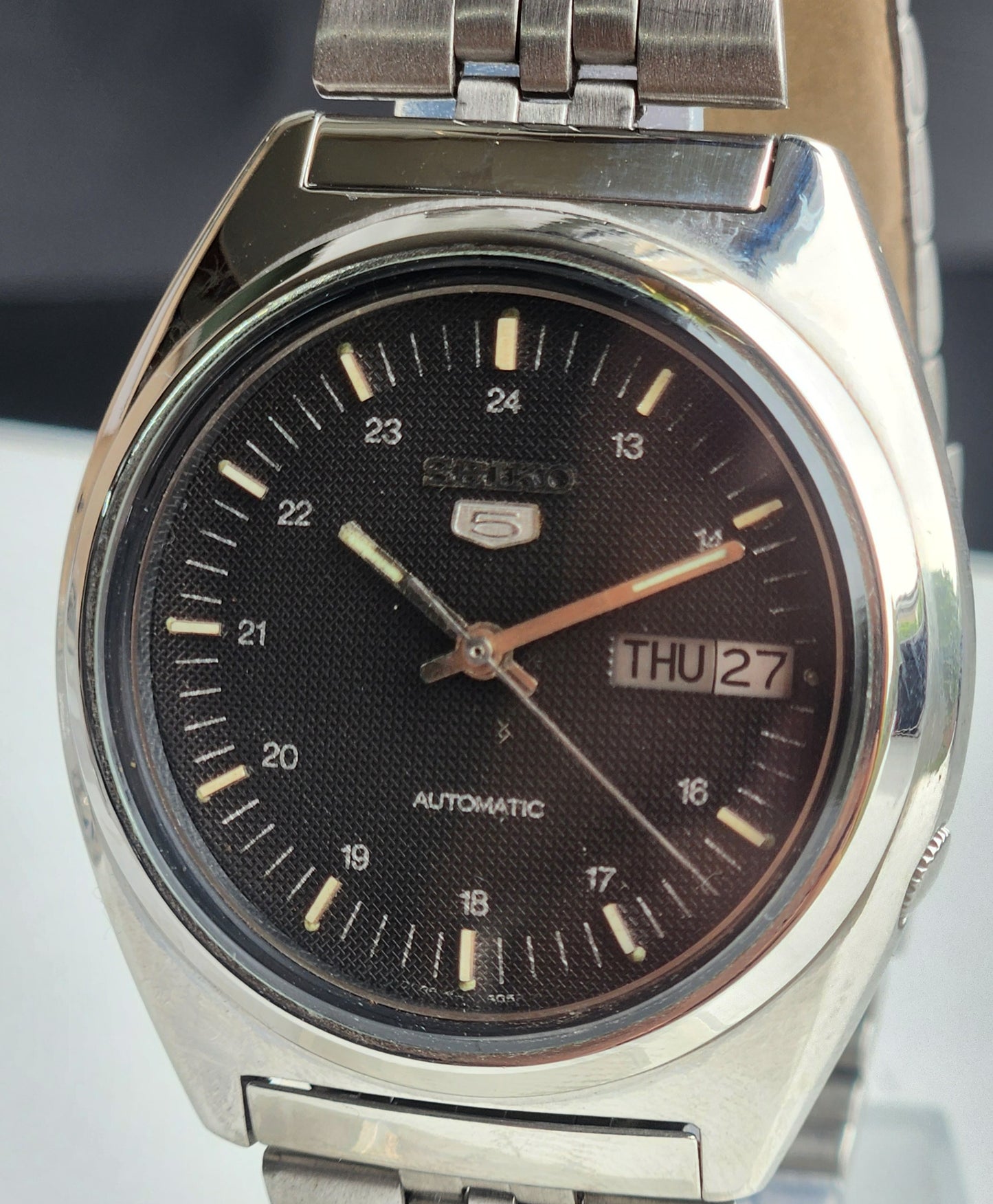 Vintage 1985 Original Seiko 5 Automatic 7009-8330 Black Face 17 Jewels Day-Date Japanese Men's Wrist Watch ET65