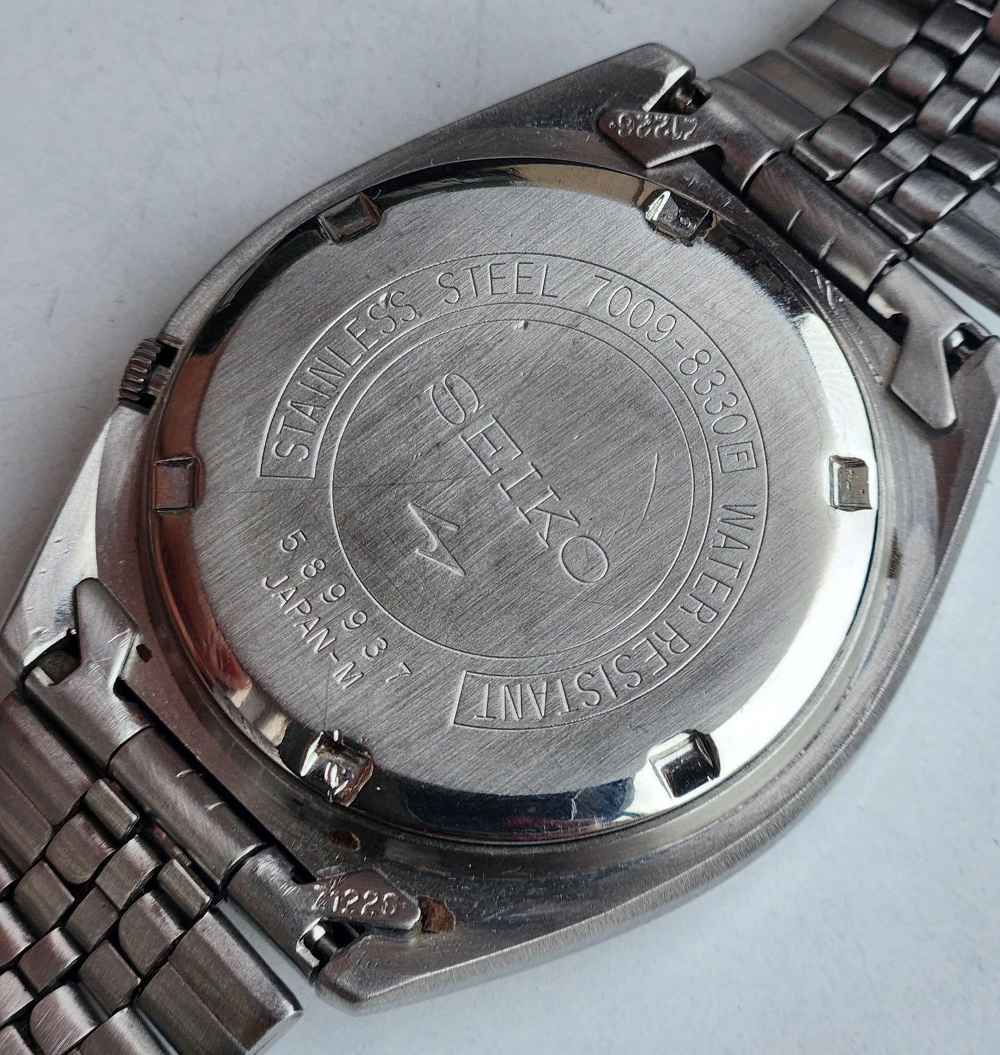 Vintage 1985 Original Seiko 5 Automatic 7009-8330 Black Face 17 Jewels Day-Date Japanese Men's Wrist Watch ET65