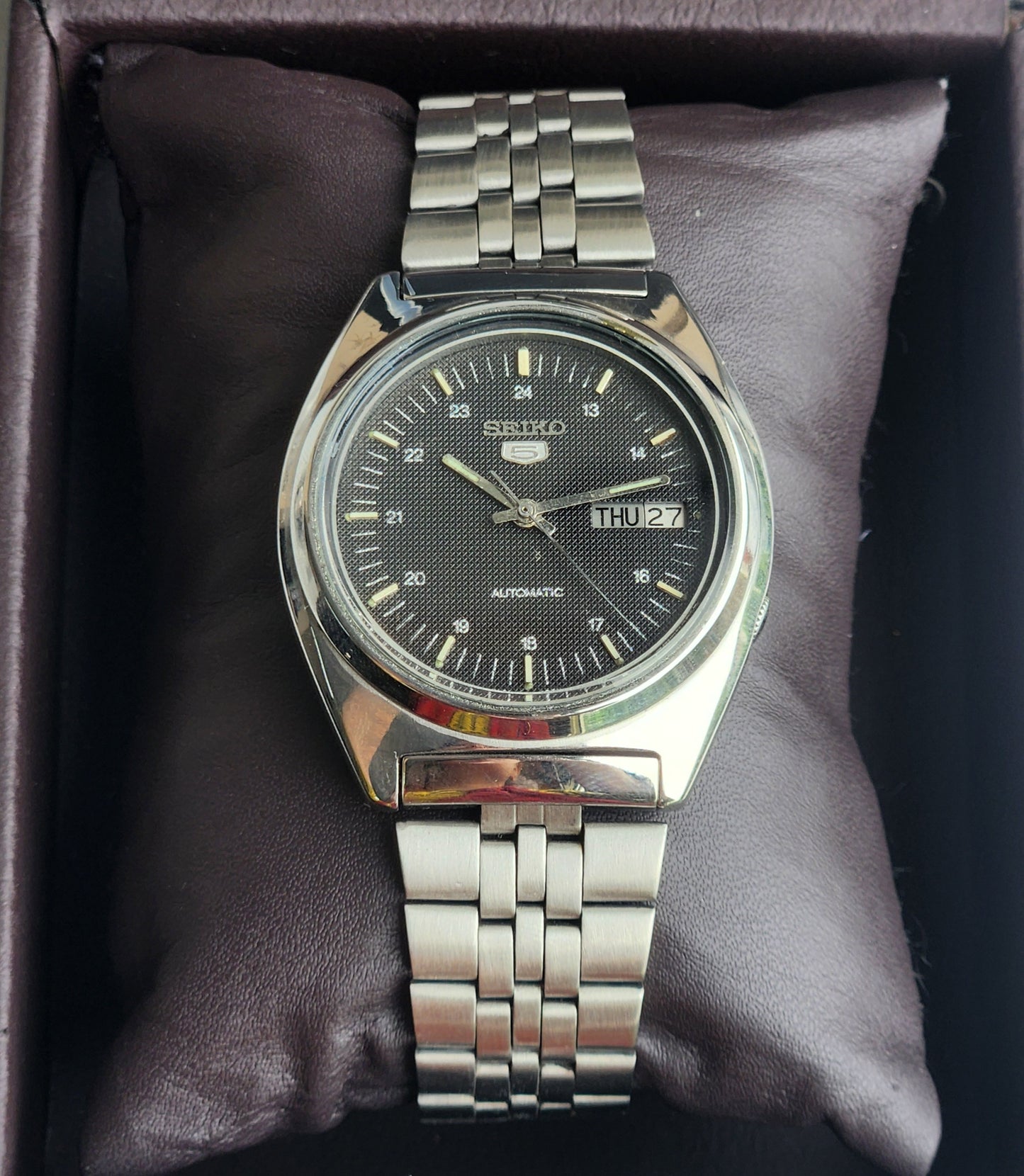 Vintage 1985 Original Seiko 5 Automatic 7009-8330 Black Face 17 Jewels Day-Date Japanese Men's Wrist Watch ET65