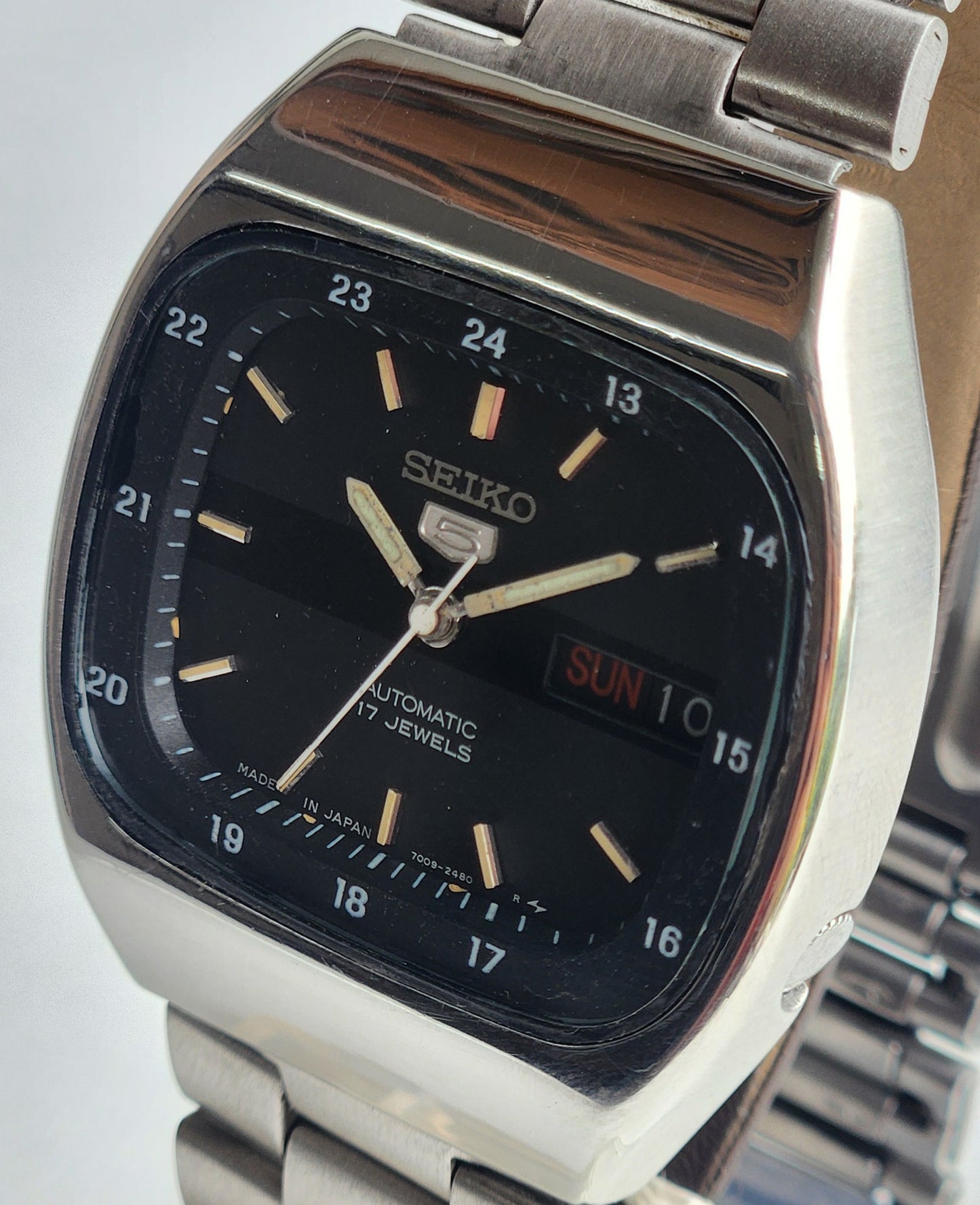 Vintage 1981 Original Seiko 5 Automatic 7009-205J Black Face 17 Jewels Day-Date Japanese Men's Wrist Watch ET67