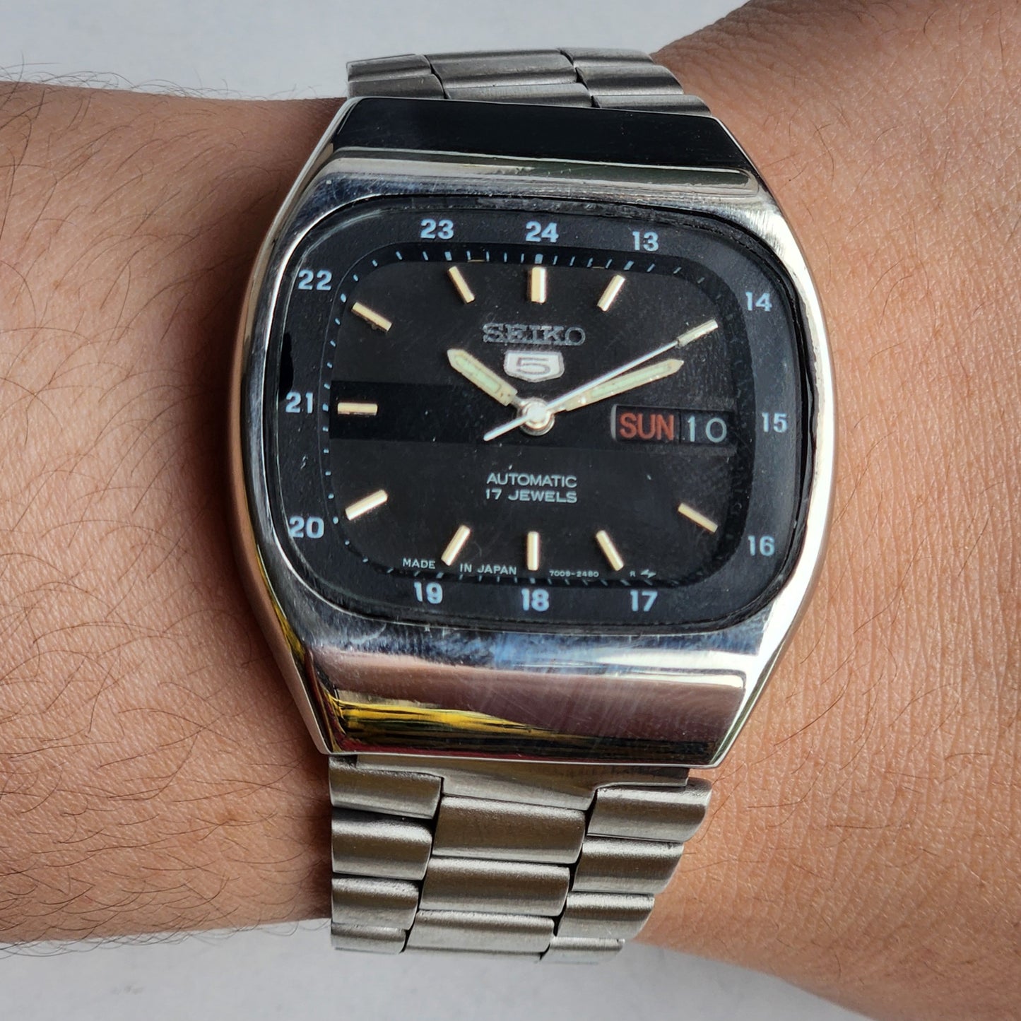 Vintage 1981 Original Seiko 5 Automatic 7009-205J Black Face 17 Jewels Day-Date Japanese Men's Wrist Watch ET67