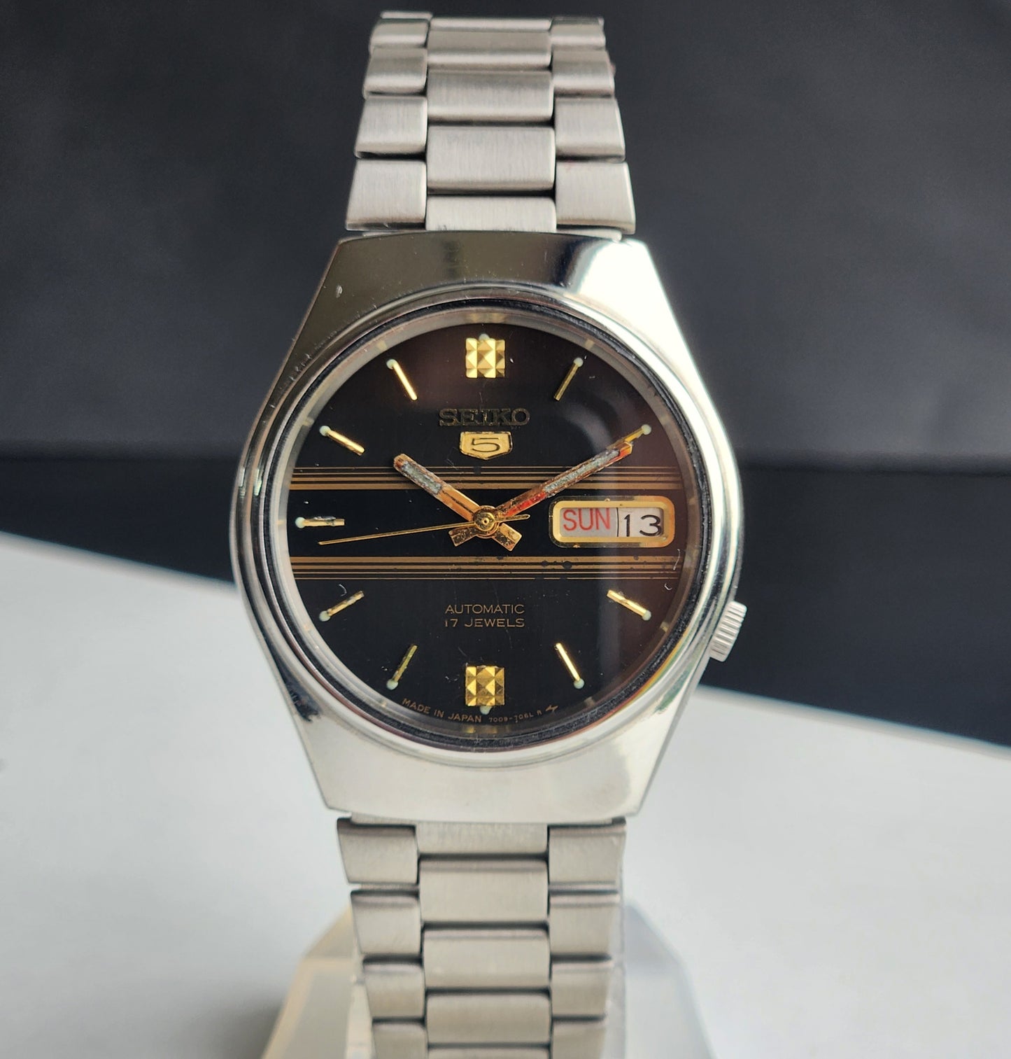 Vintage 1985 Original Seiko 5 Automatic 7009-7031 Black Face 17 Jewels Day-Date Japanese Men's Wrist Watch ET70