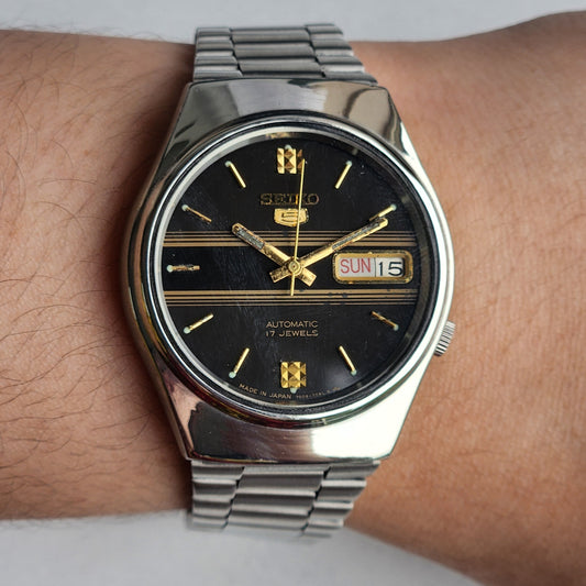 Vintage 1985 Original Seiko 5 Automatic 7009-7031 Black Face 17 Jewels Day-Date Japanese Men's Wrist Watch ET70