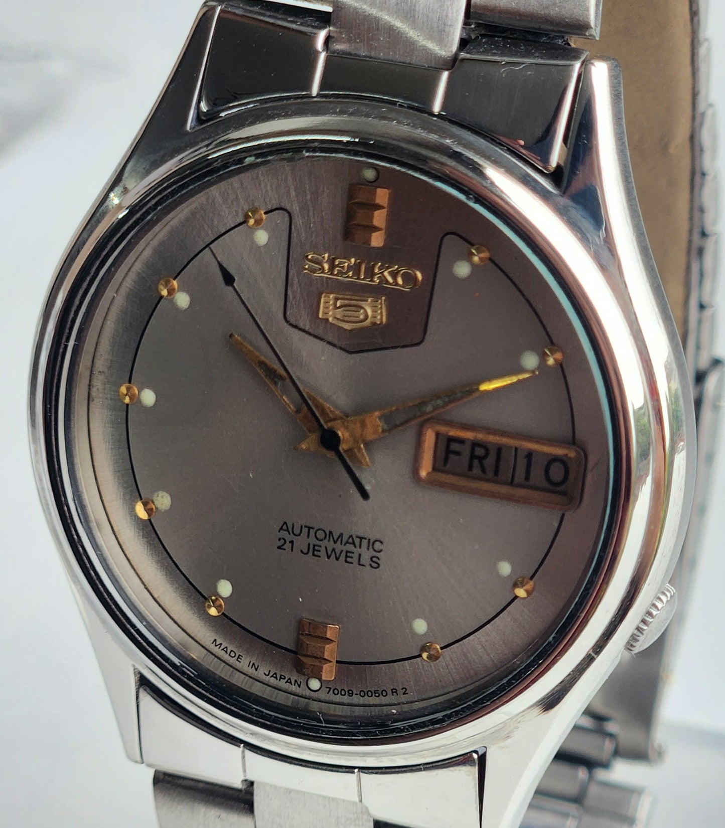 Vintage 1970 Original Seiko 5 Automatic 7019-8180 Grey Face 21 Jewels Day-Date Japanese Men's Wrist Watch ET71