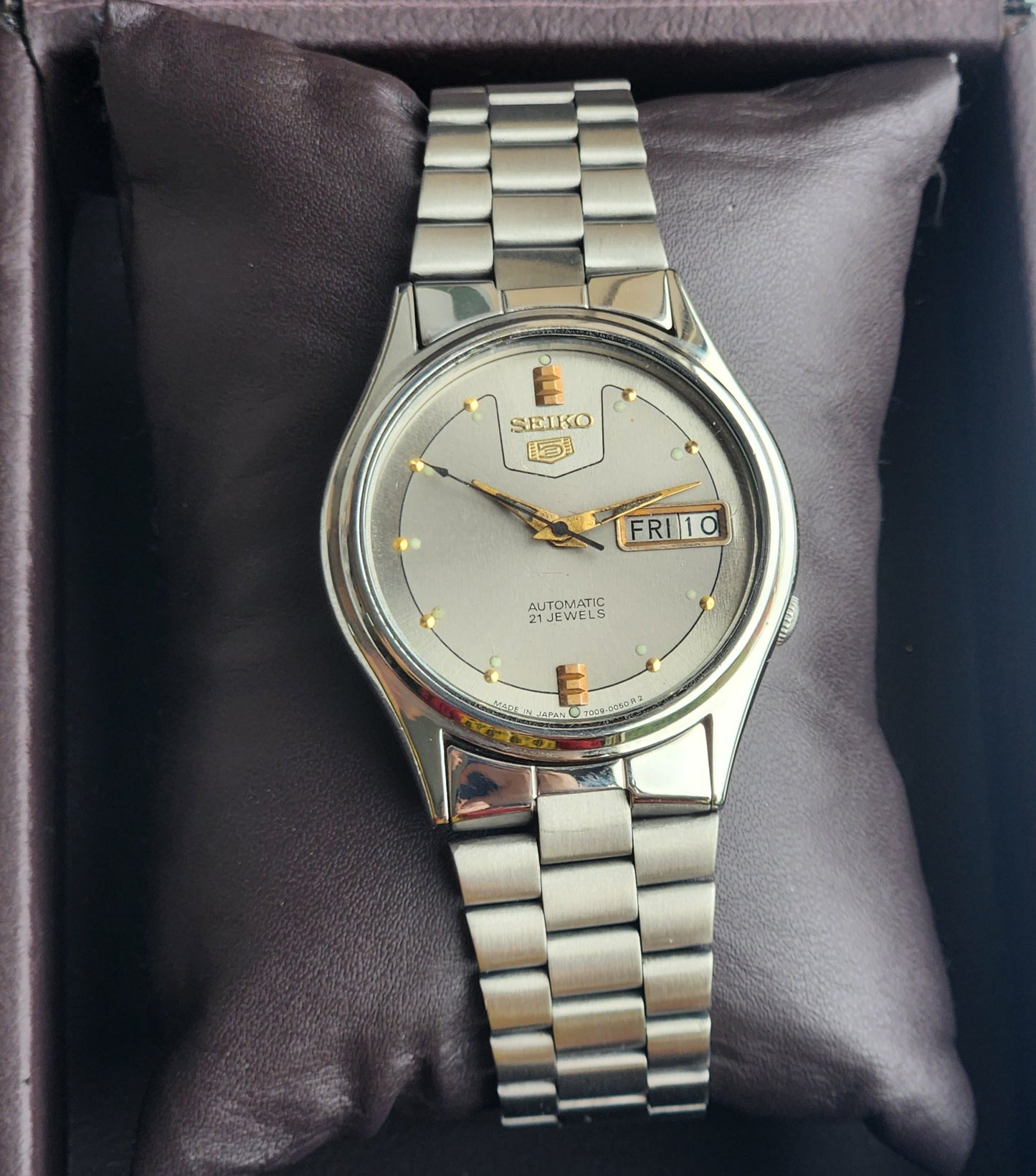 Vintage 1970 Original Seiko 5 Automatic 7019-8180 Grey Face 21 Jewels Day-Date Japanese Men's Wrist Watch ET71
