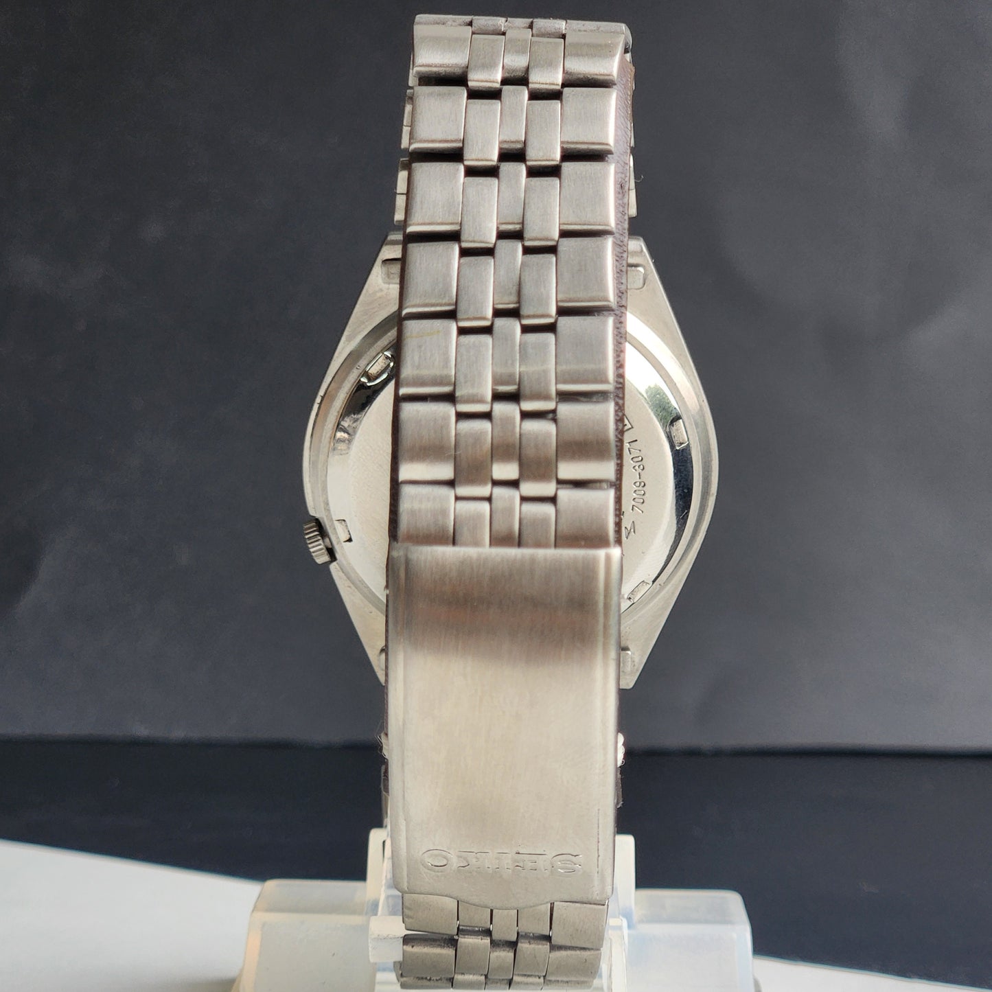 Vintage 1976 Original Seiko 5 Automatic 7009-3071 Black Face 17 Jewels Day-Date Japanese Men's Wrist Watch ET72