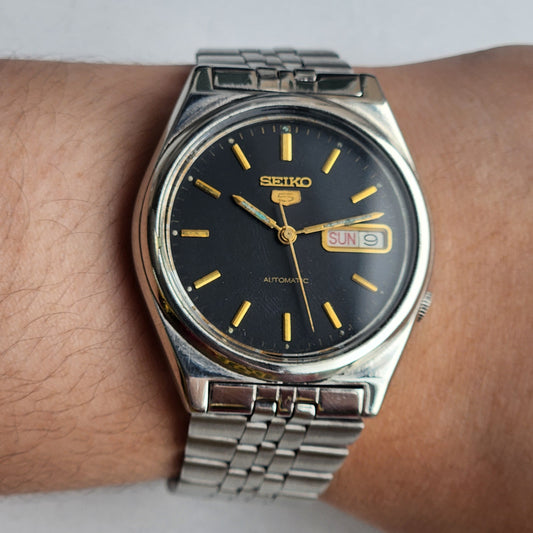 Vintage 1976 Original Seiko 5 Automatic 7009-3071 Black Face 17 Jewels Day-Date Japanese Men's Wrist Watch ET72